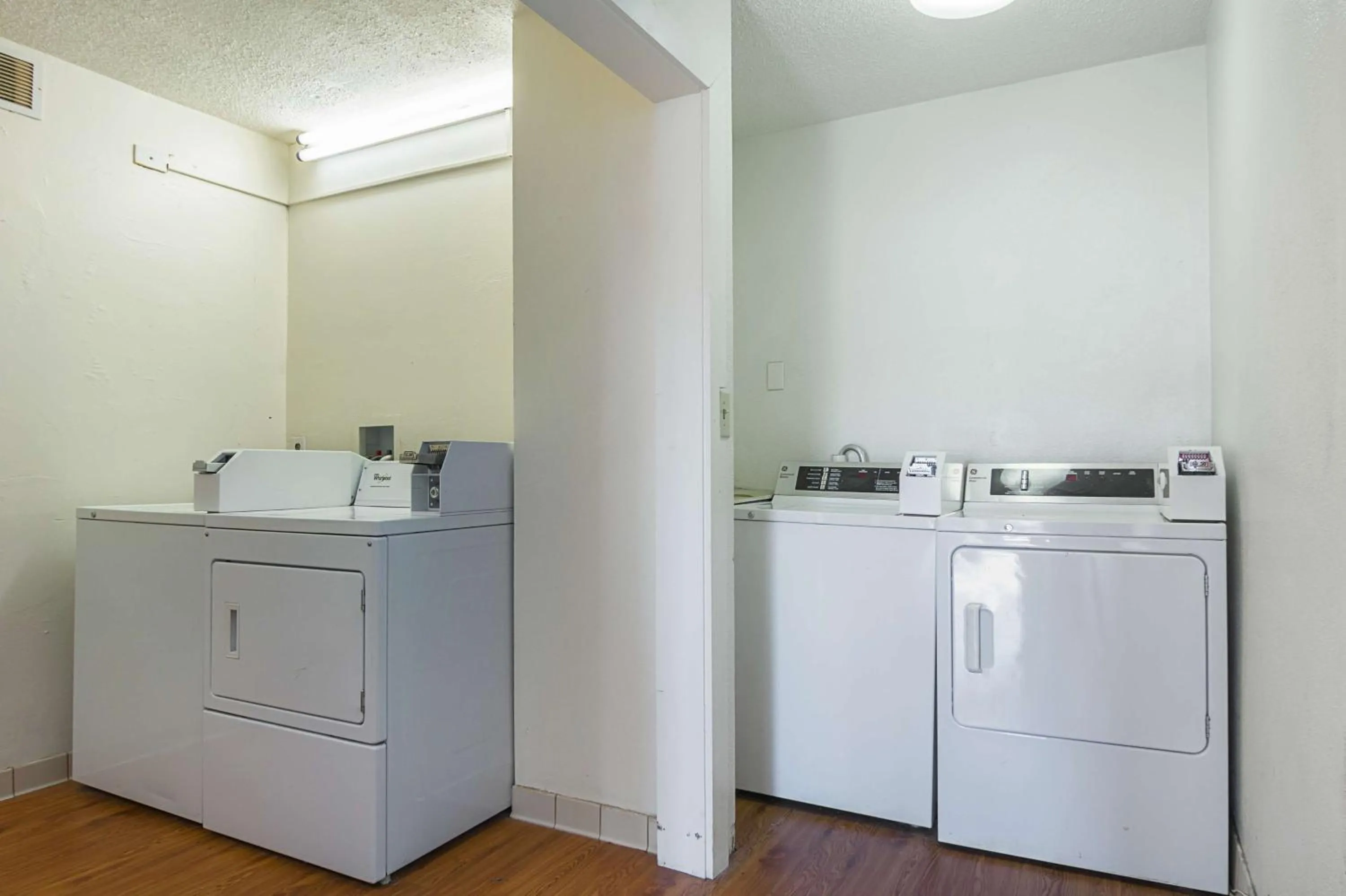 Property building in Motel 6-Newnan, GA