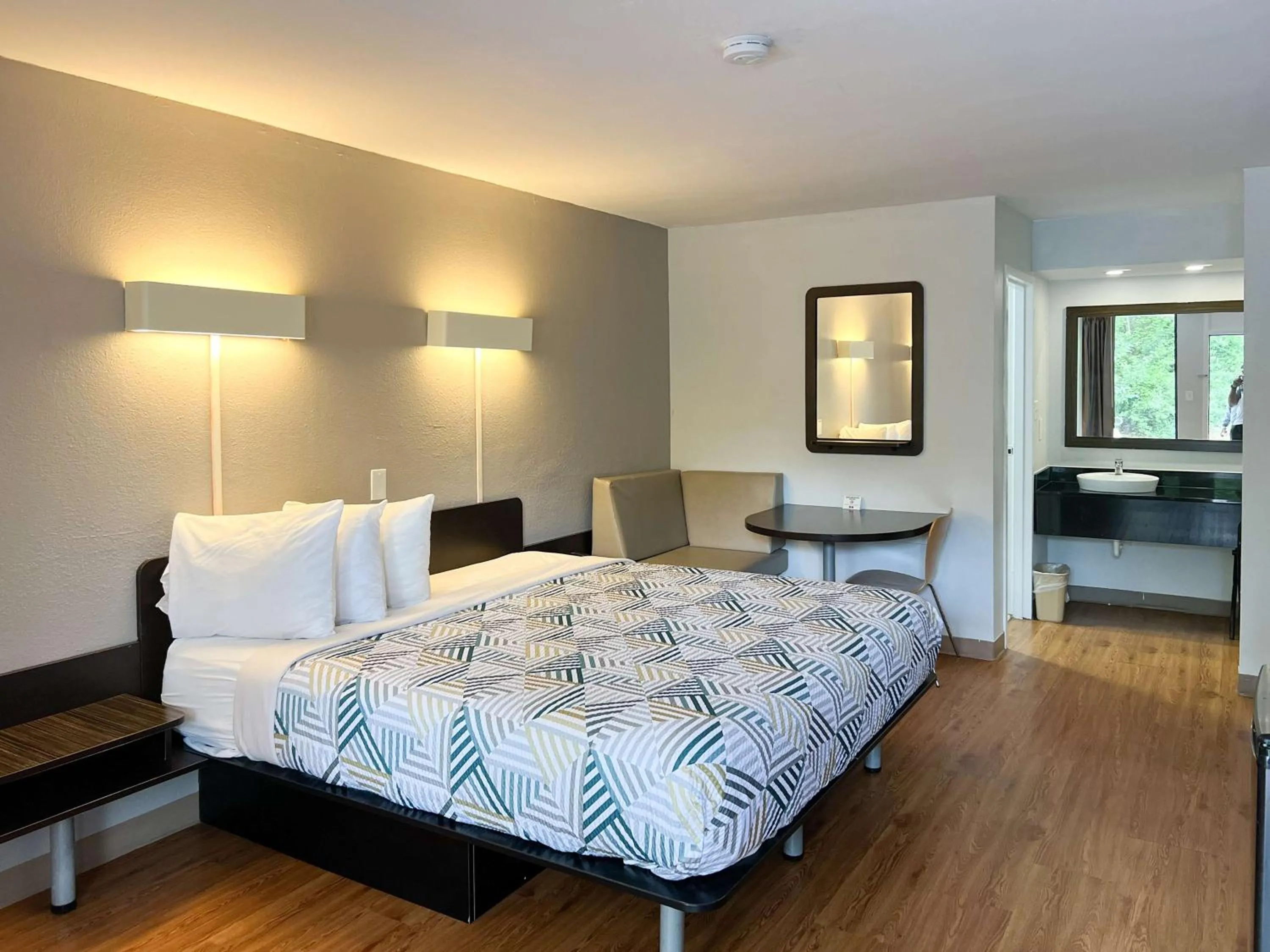 Bedroom, Bed in Motel 6-Newnan, GA