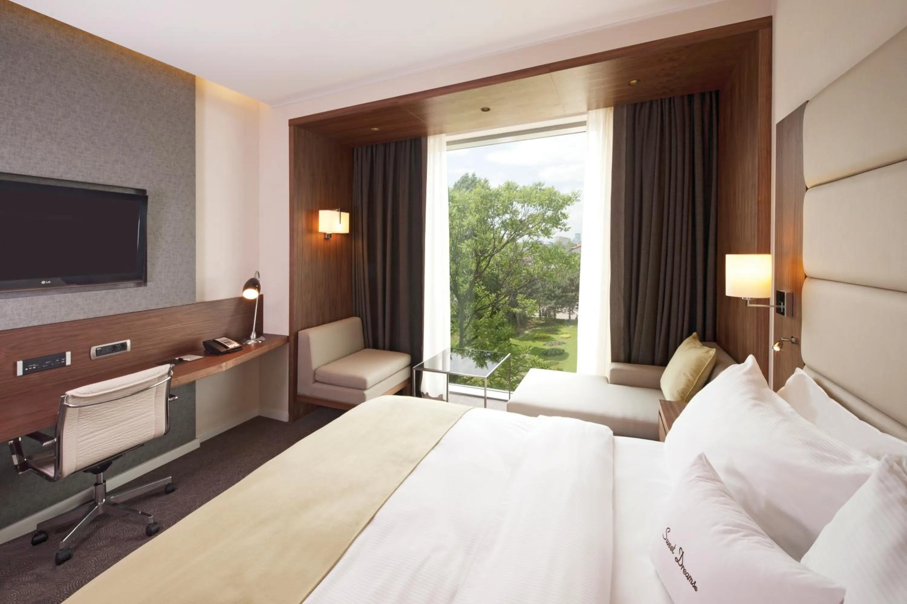 View (from property/room), Bed in DoubleTree by Hilton Zagreb