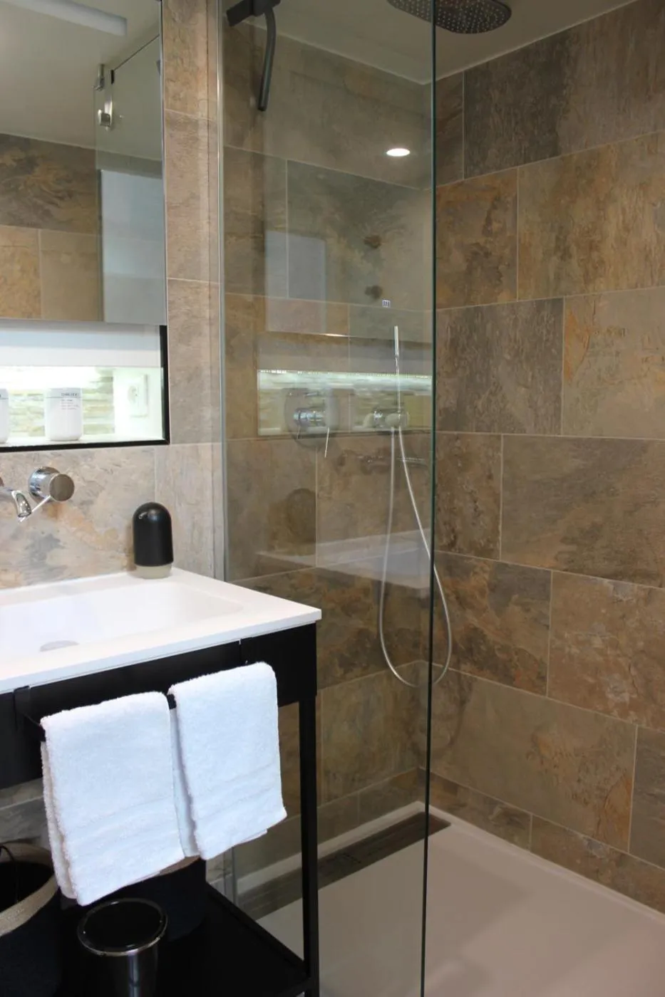 Shower in Le Chemin du Village