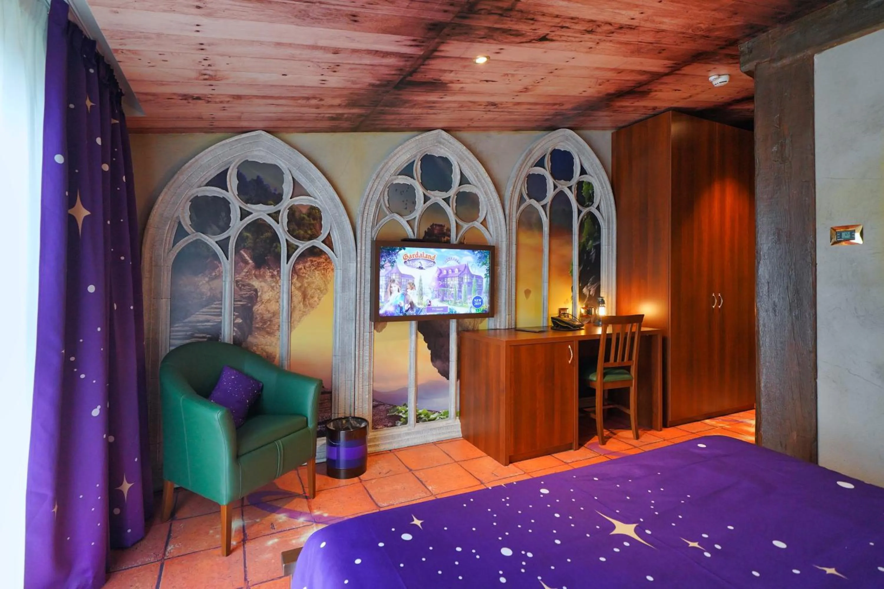 Bedroom, Bed in Gardaland Magic Hotel