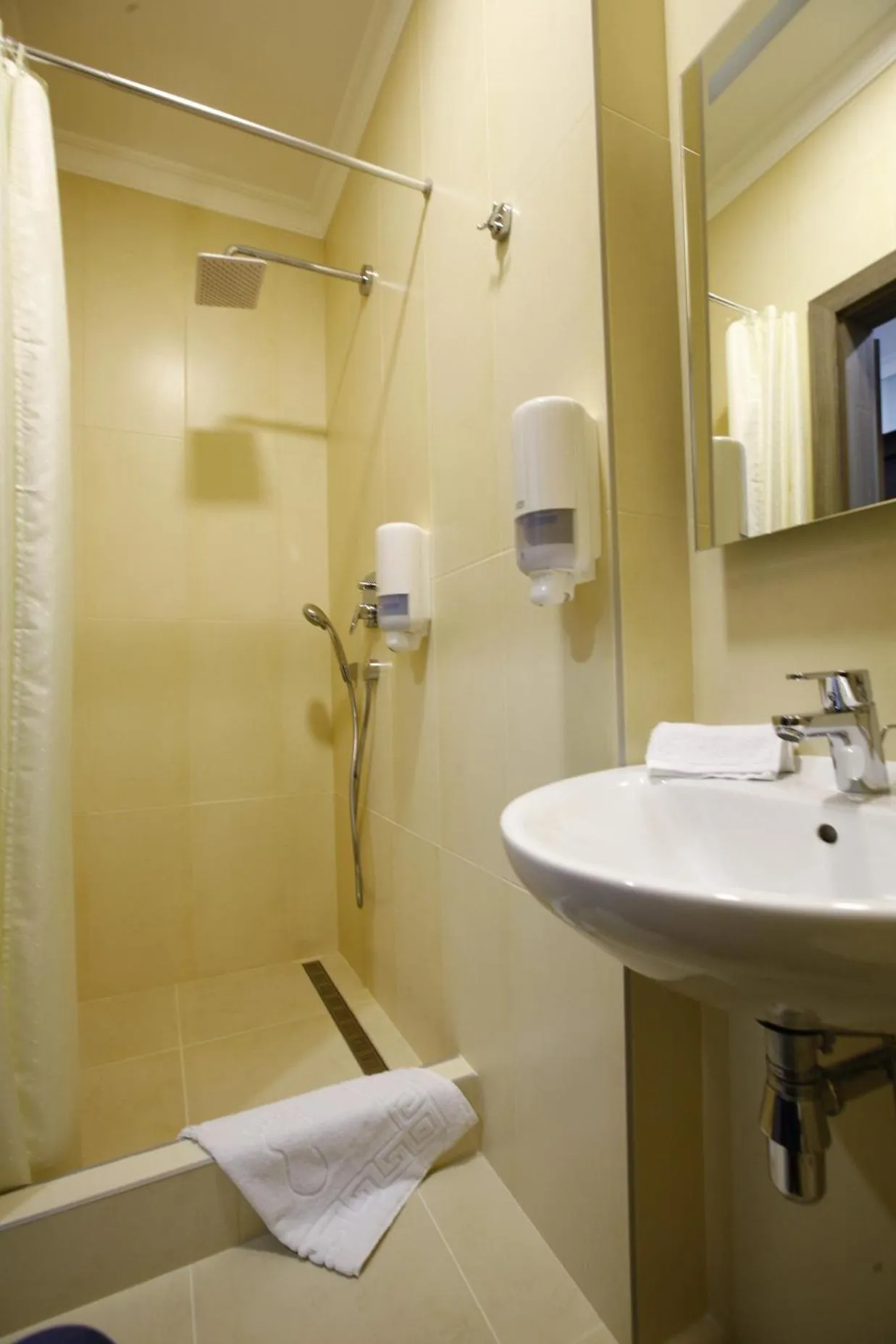 Shower in West Park Hotel