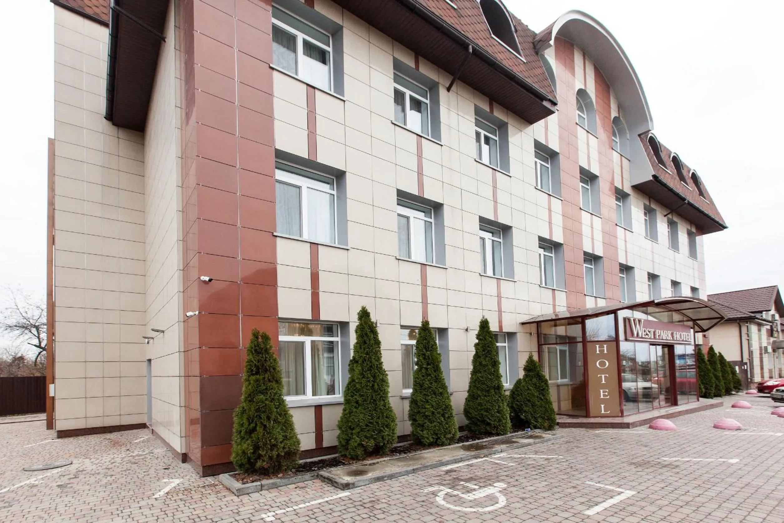 Facade/entrance in West Park Hotel