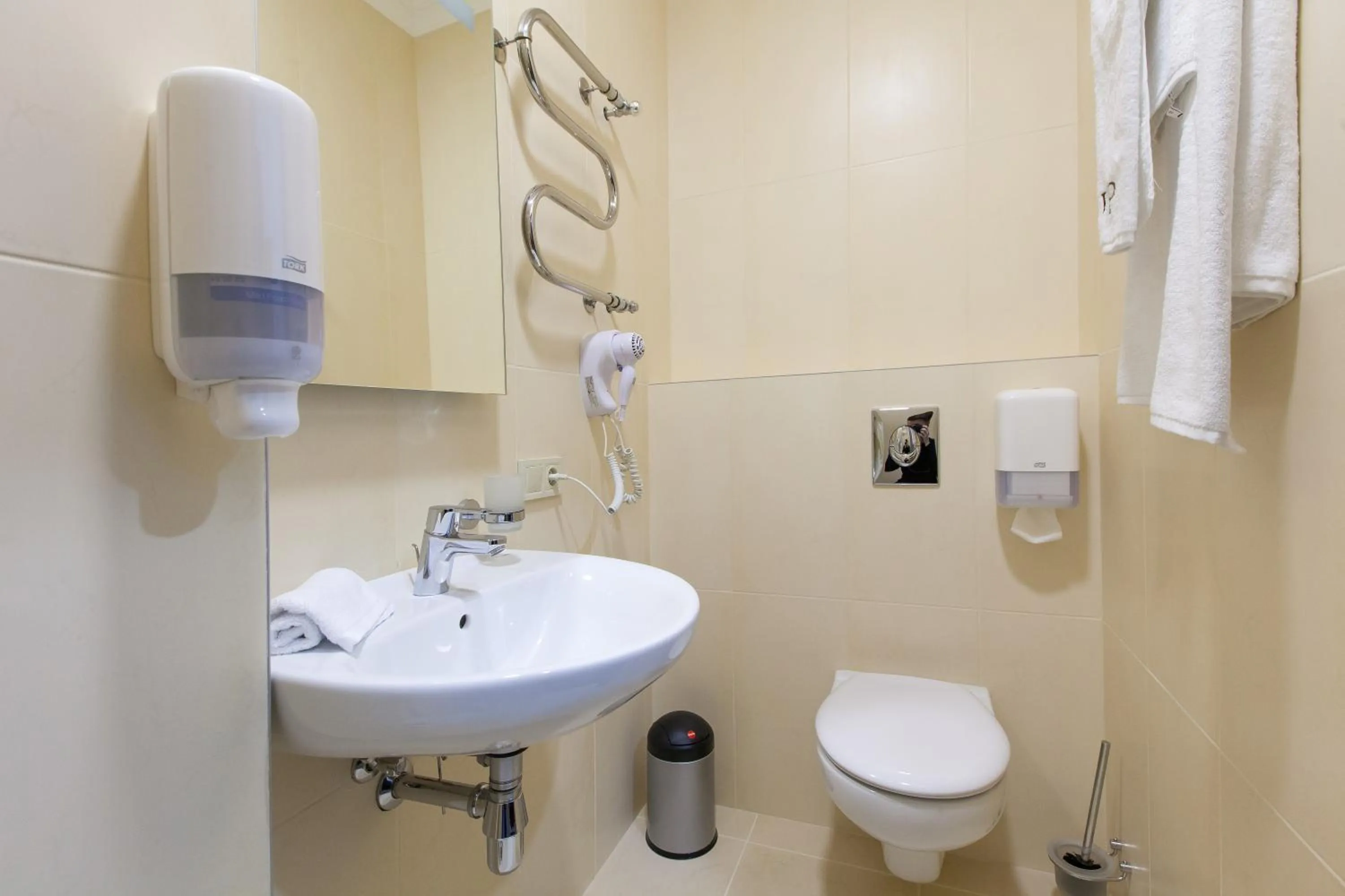 Shower in West Park Hotel