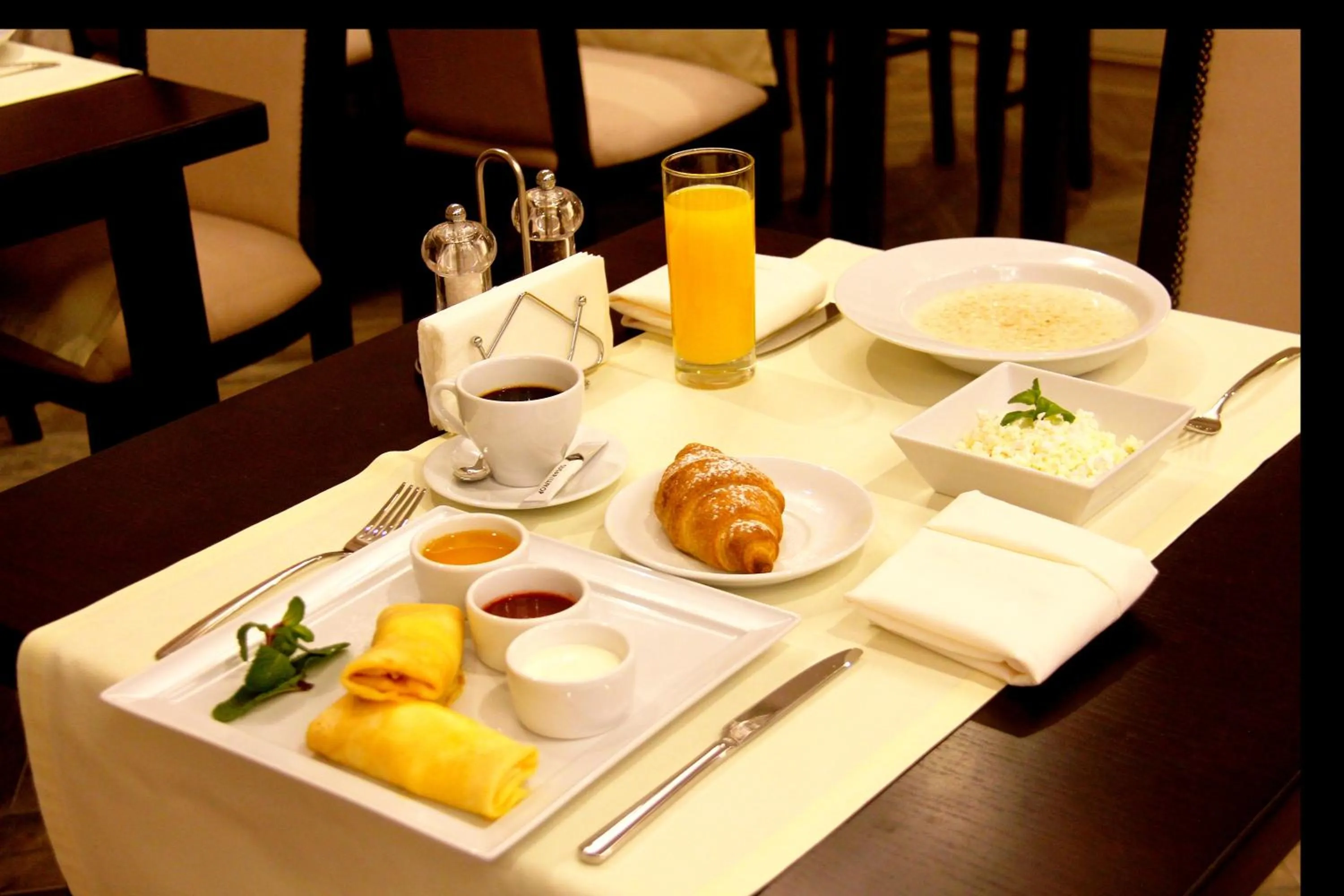 Restaurant/places to eat in West Park Hotel