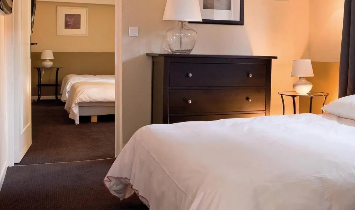 Photo of the whole room, Bed in L'Etoile d'Or