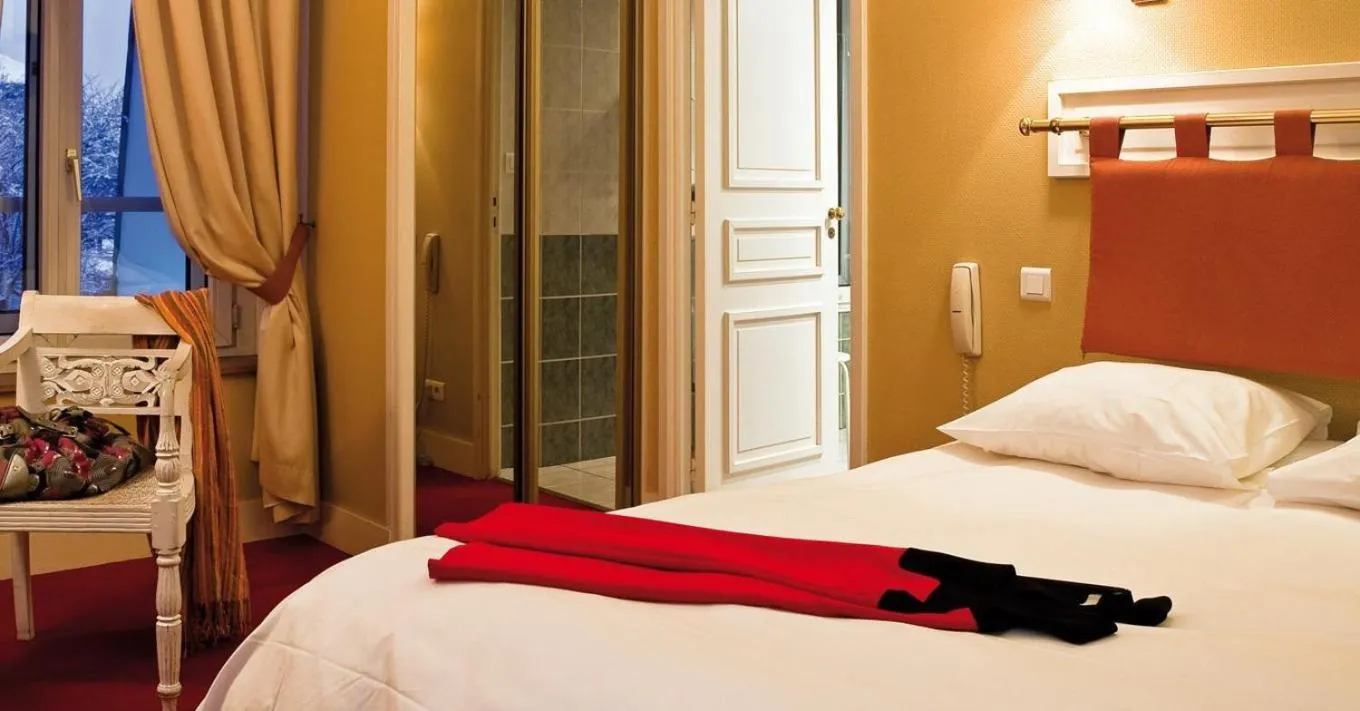 Photo of the whole room, Bed in L'Etoile d'Or