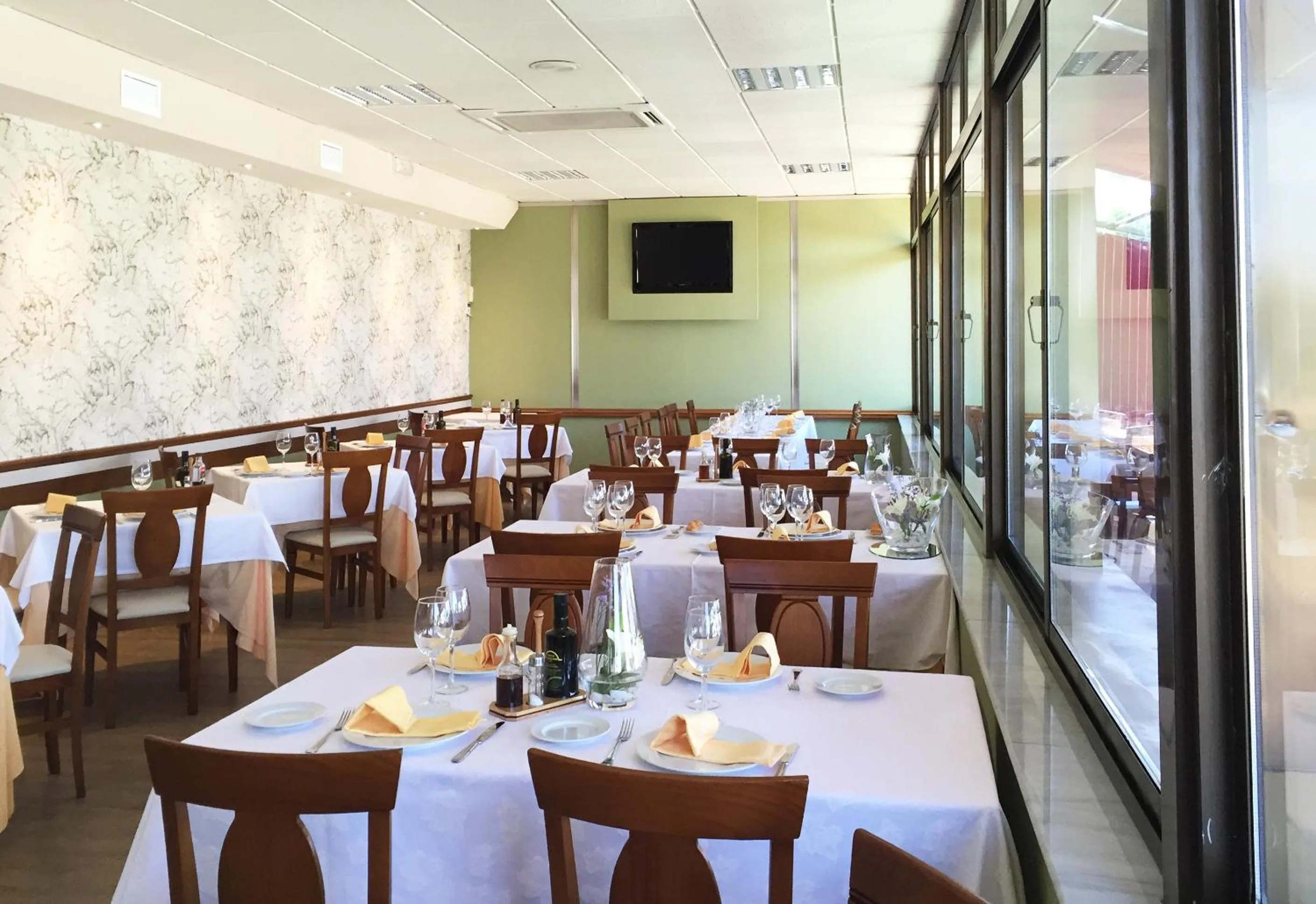 Restaurant/places to eat in Hotel Juleca