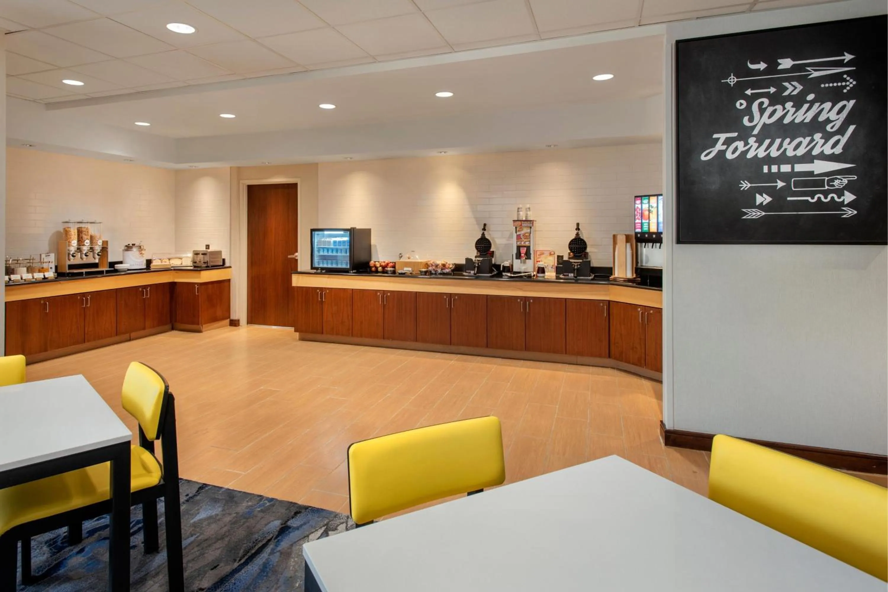 Breakfast in Fairfield Inn & Suites by Marriott Watertown Thousand Islands