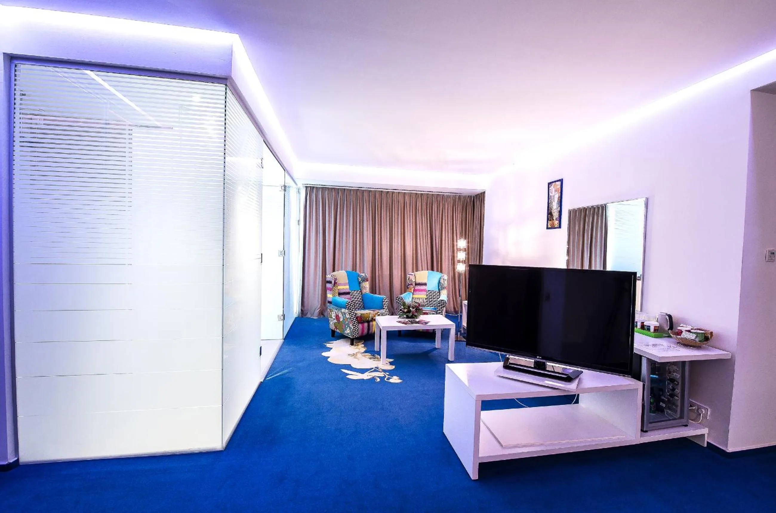 TV and multimedia in Marshal Garden Hotel