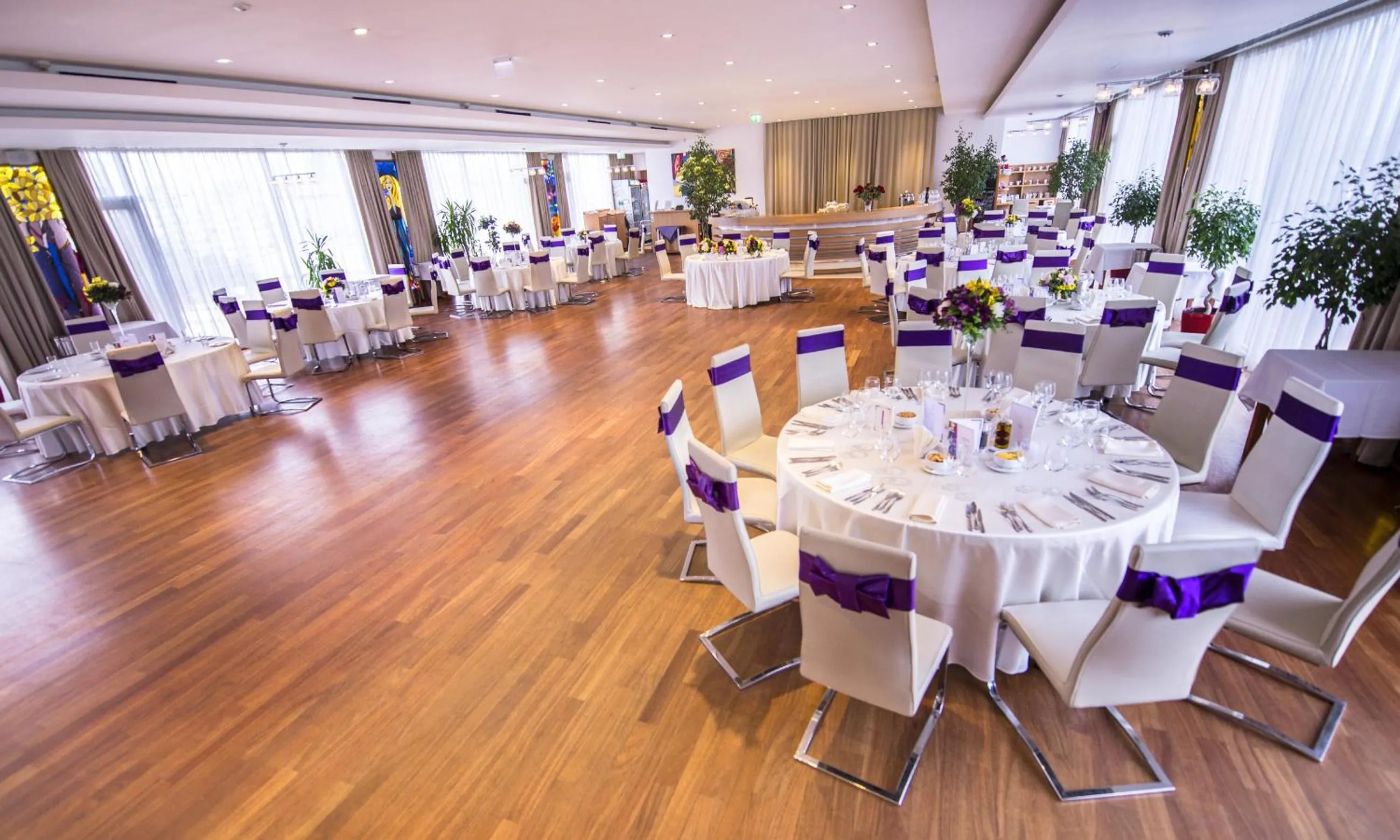 Restaurant/places to eat in Marshal Garden Hotel