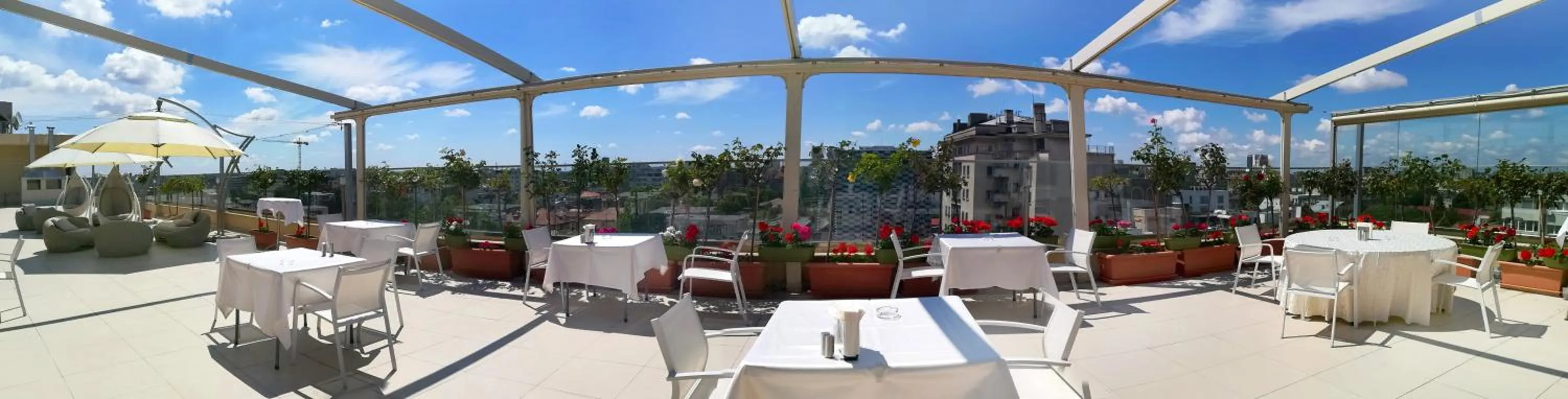 Restaurant/places to eat in Marshal Garden Hotel