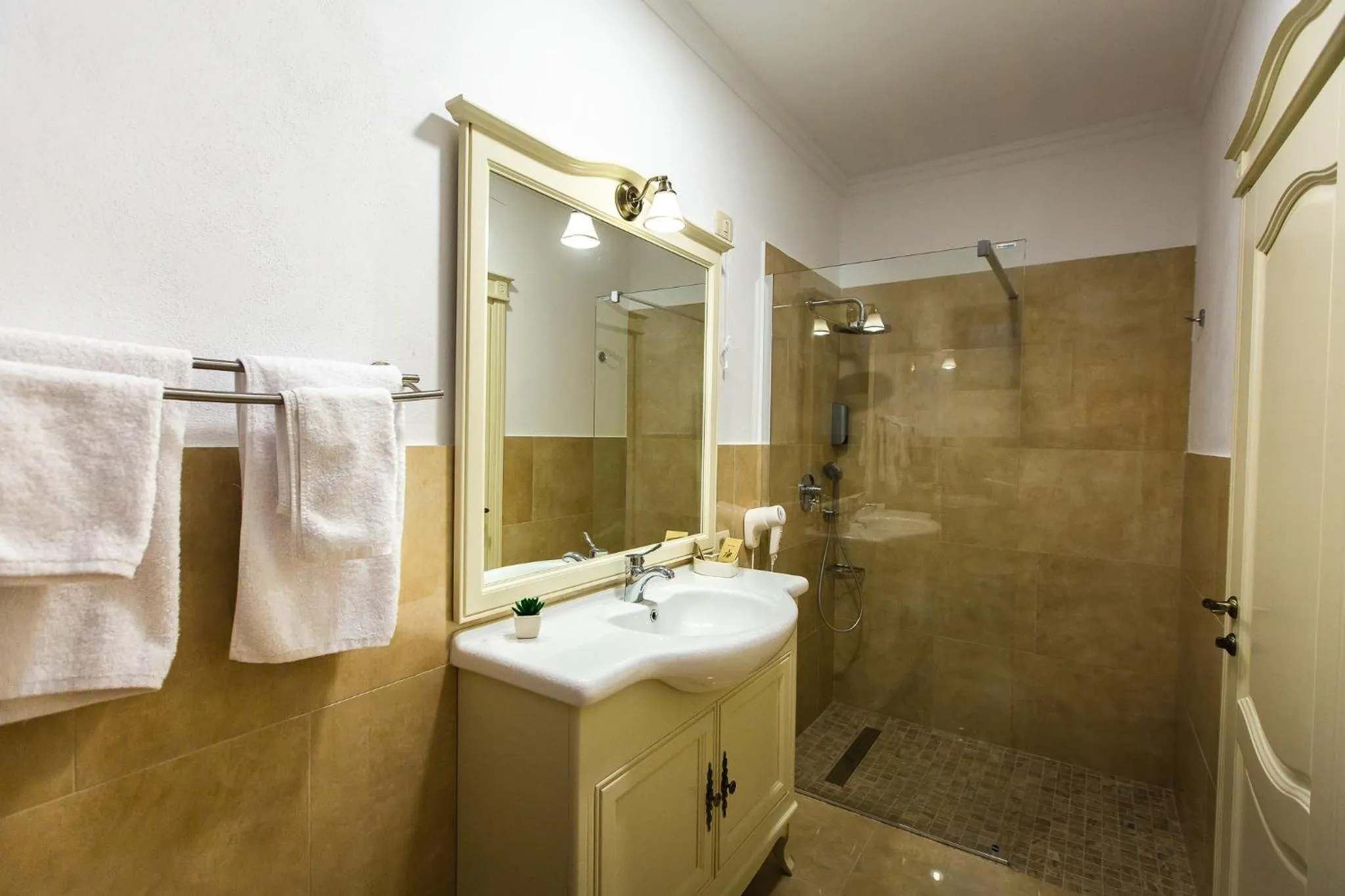 Bathroom in Ave, Alba!