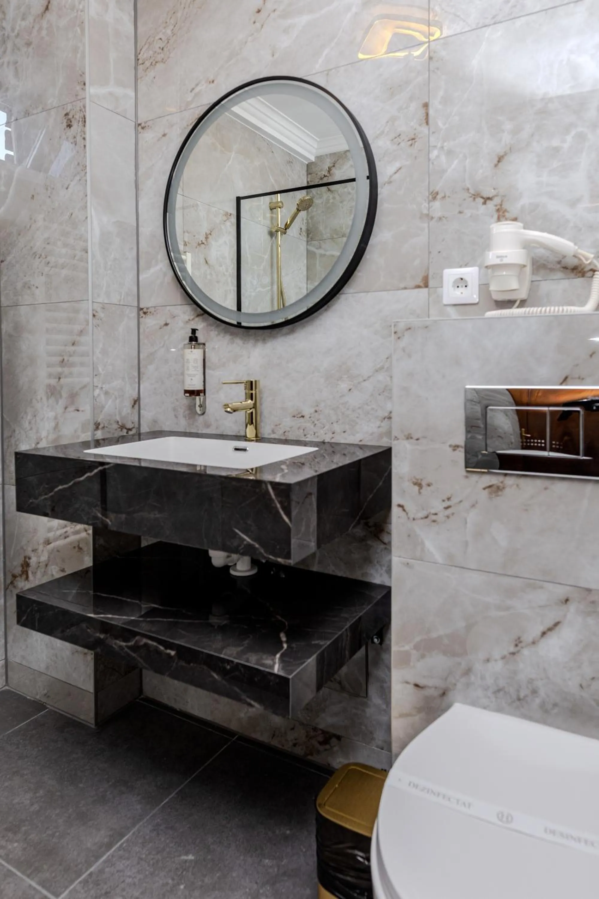 Bathroom in La Maison de Caroline