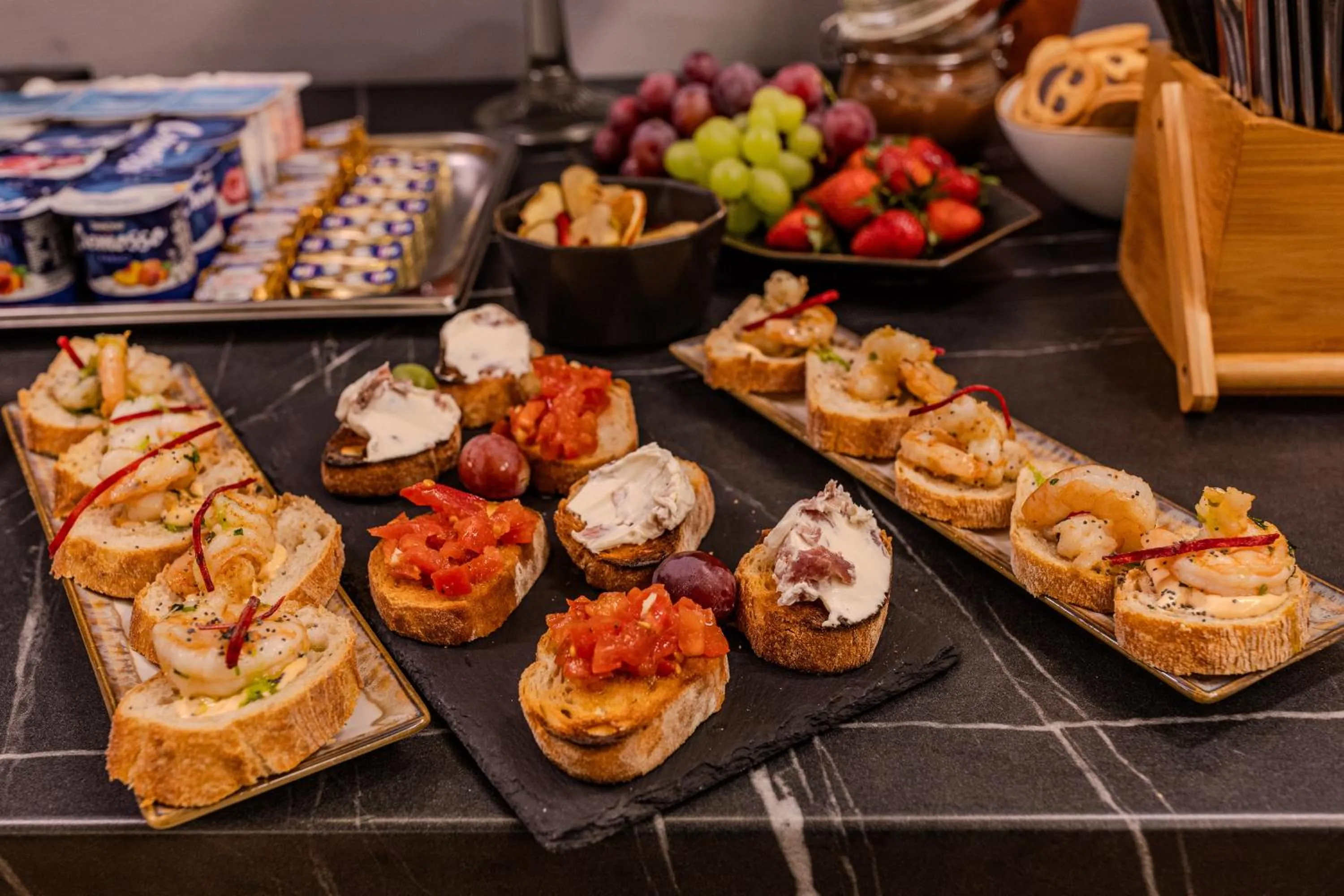 Buffet breakfast in La Maison de Caroline