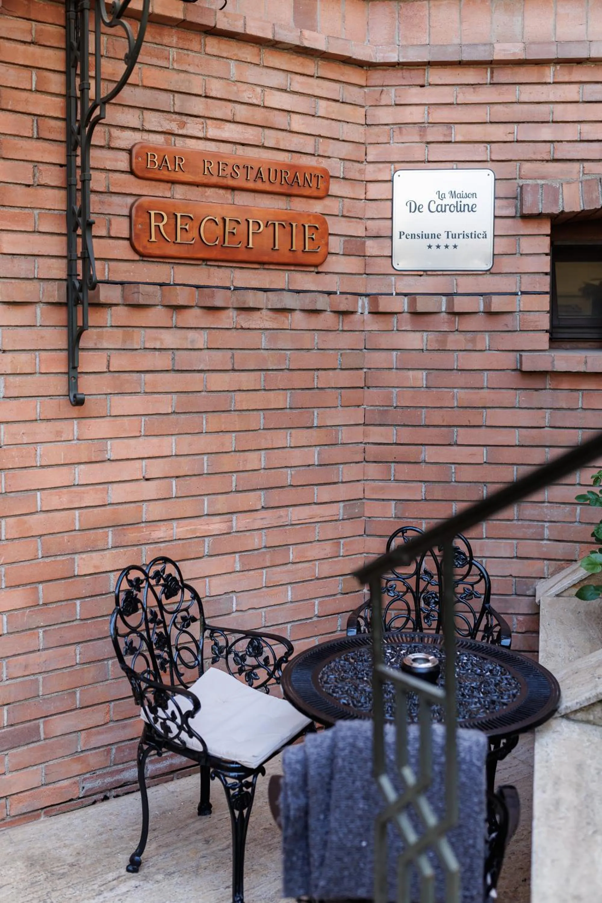 Day in La Maison de Caroline