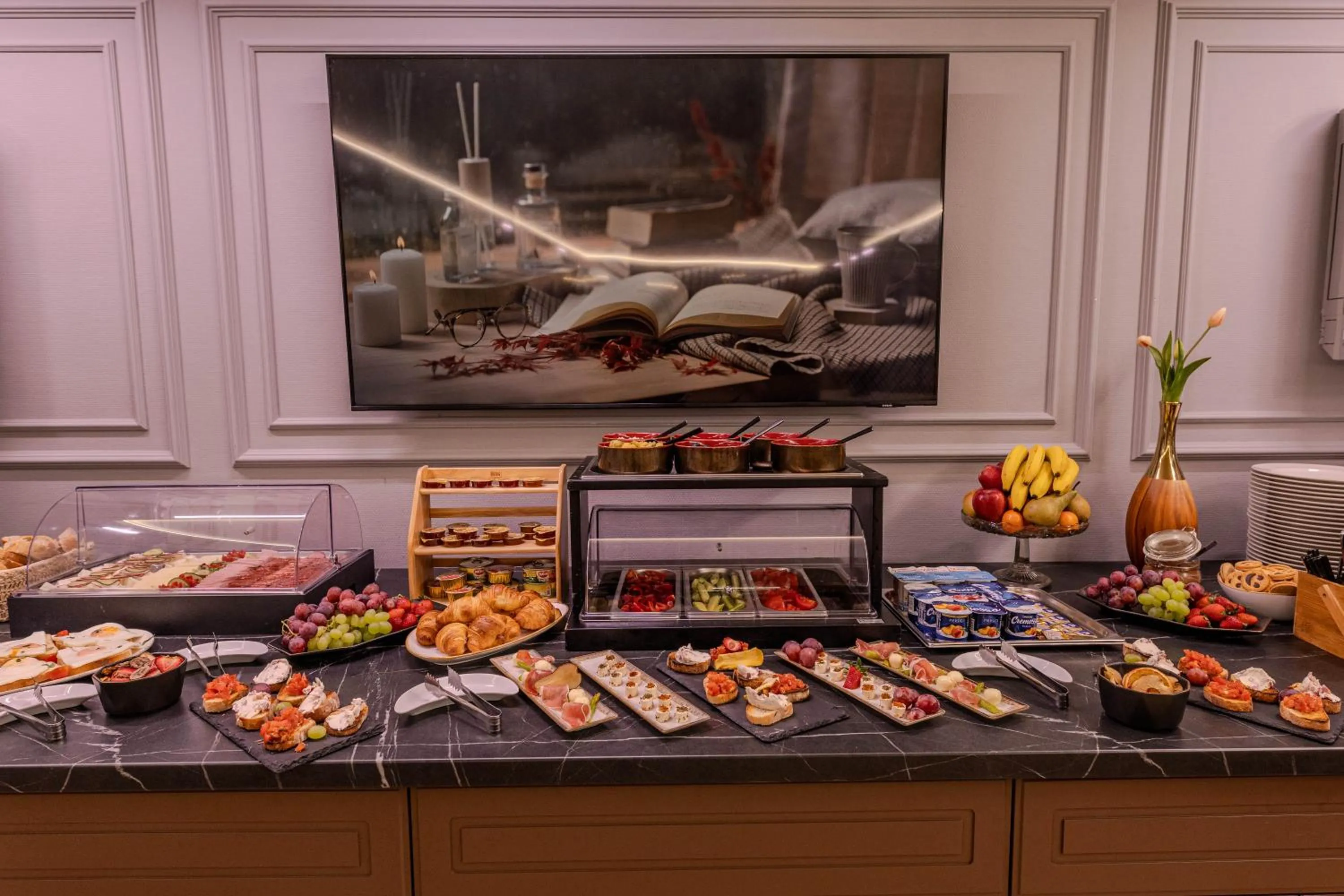 Buffet breakfast in La Maison de Caroline