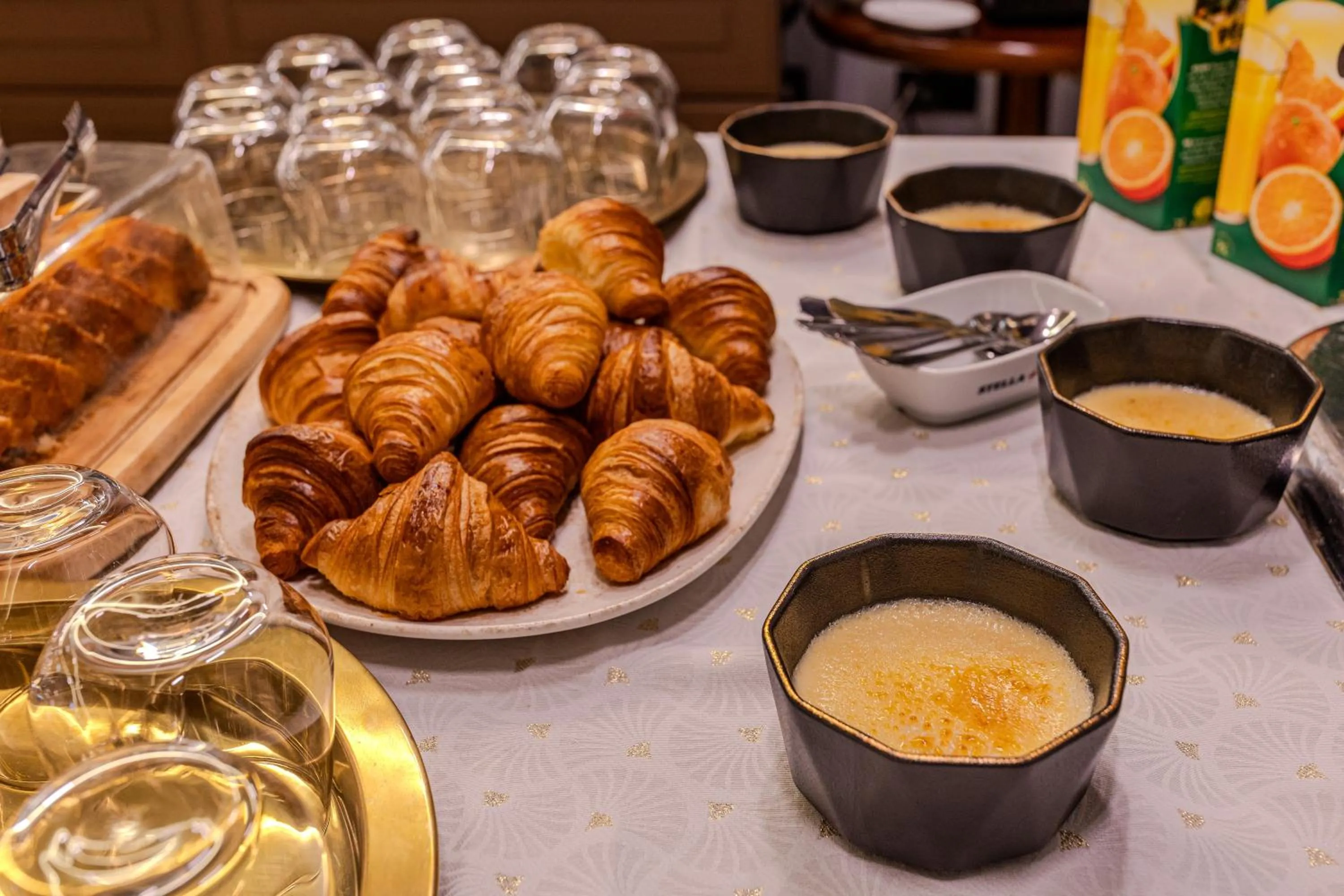 Buffet breakfast in La Maison de Caroline