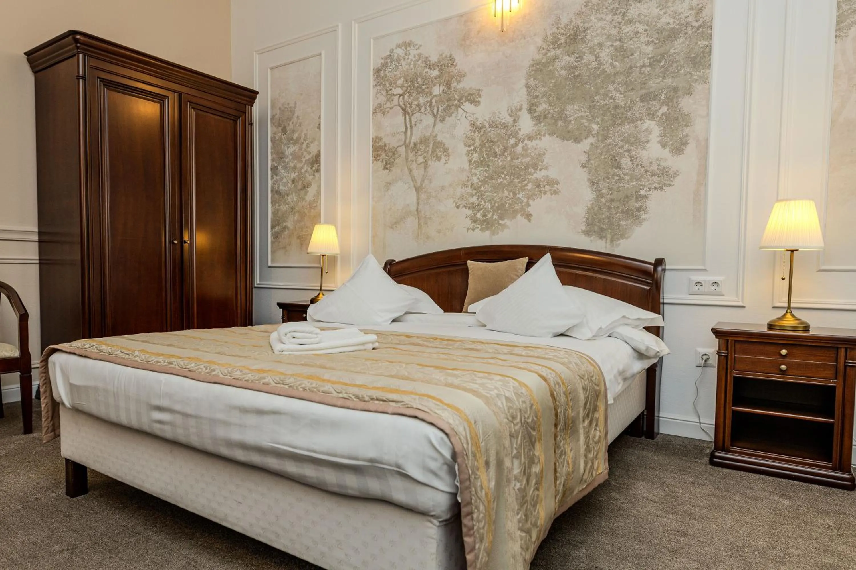 Photo of the whole room, Bed in La Maison de Caroline