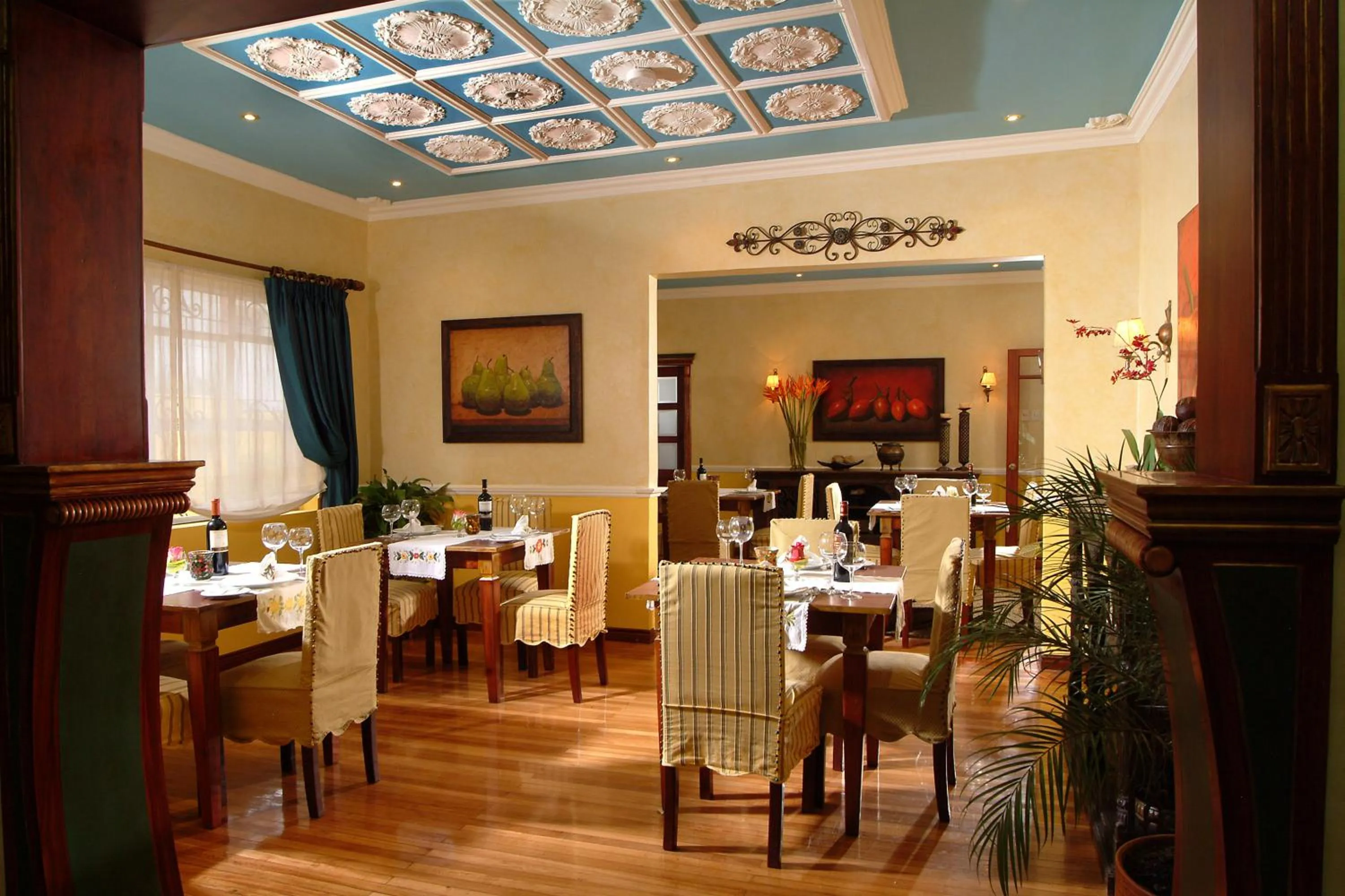 Restaurant/places to eat in Casa Aliso Hotel Boutique