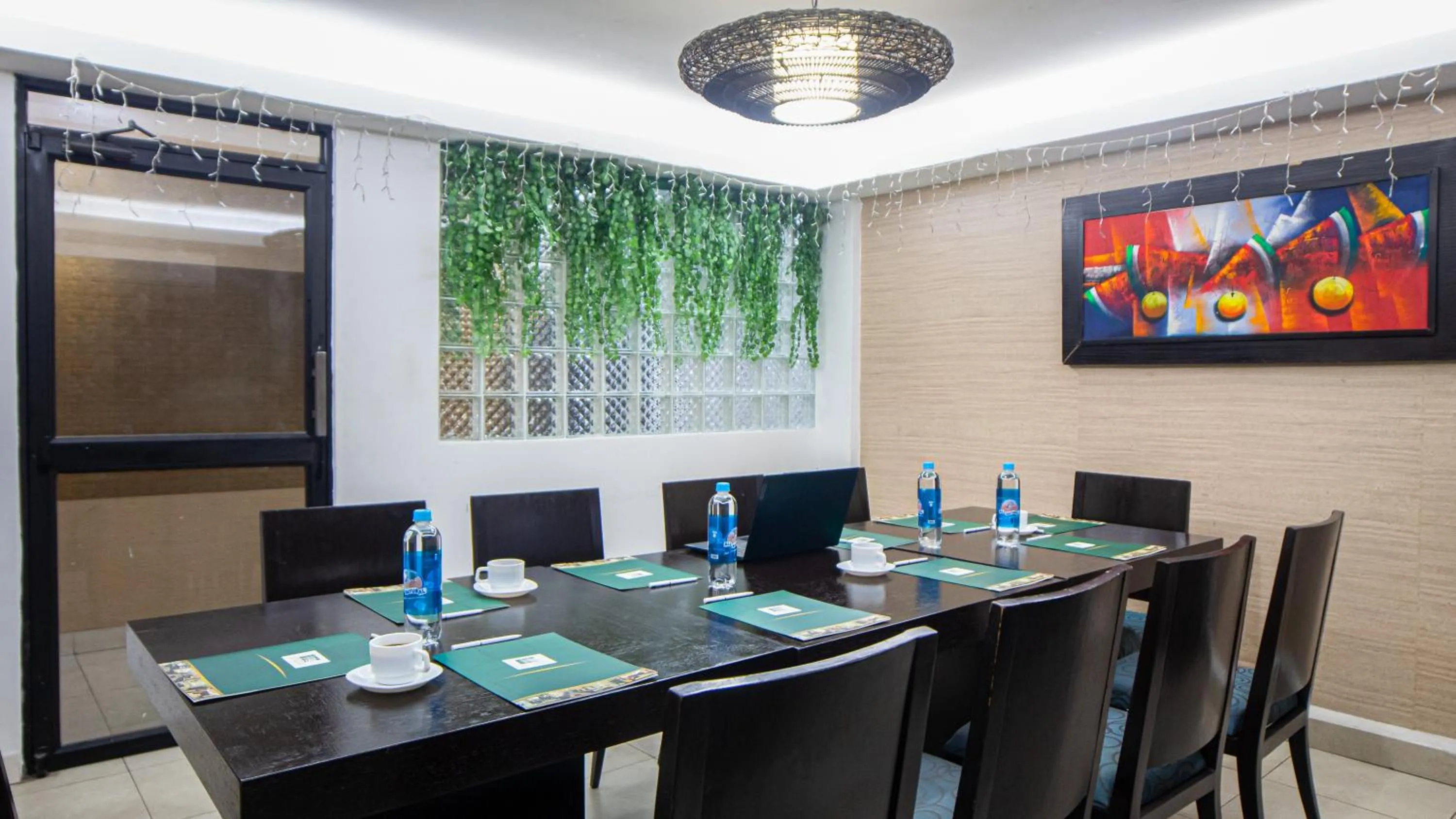 Business facilities in Hotel MC Suites - Confort cerca del Aeropuerto