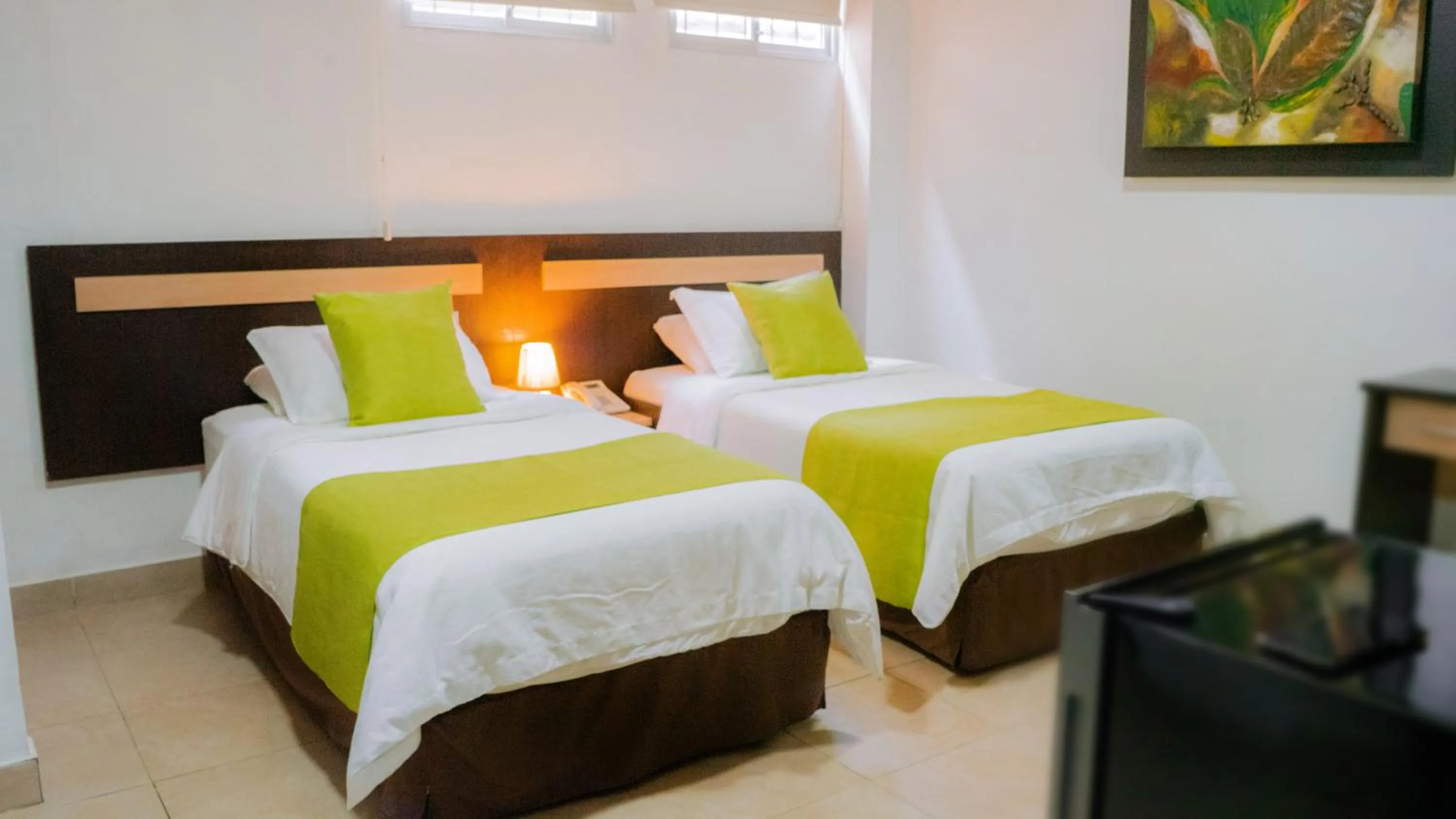 Bed in Hotel MC Suites - Confort cerca del Aeropuerto