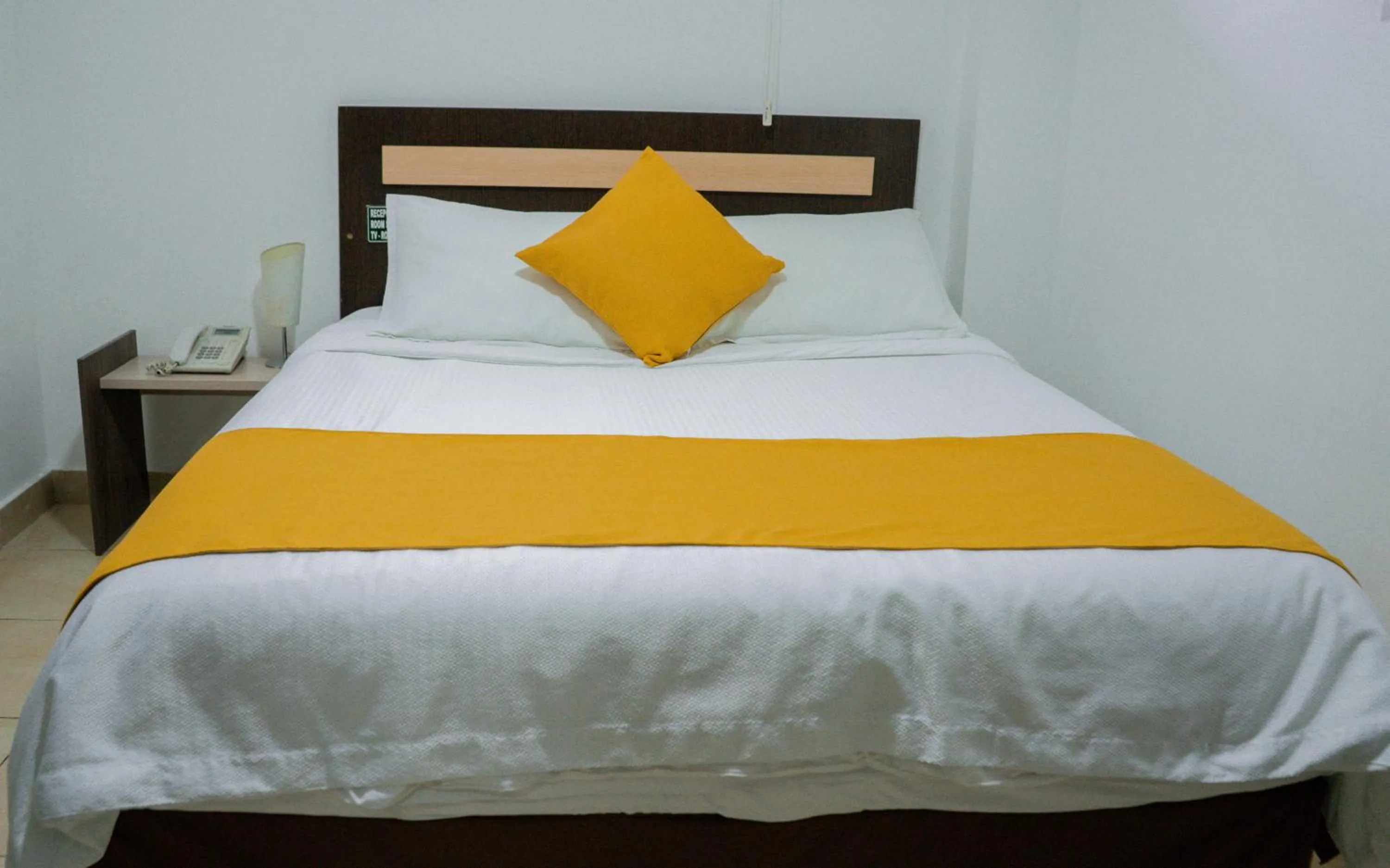 Bed in Hotel MC Suites - Confort cerca del Aeropuerto