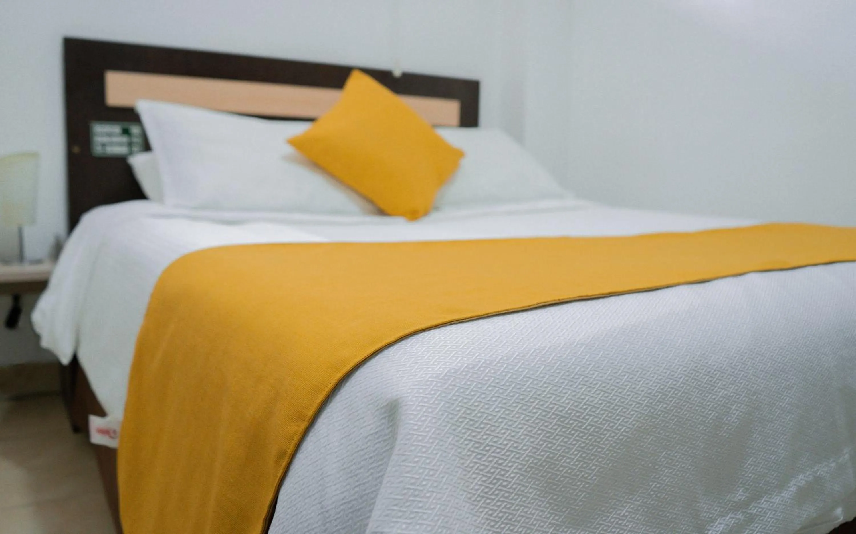 Bed in Hotel MC Suites - Confort cerca del Aeropuerto