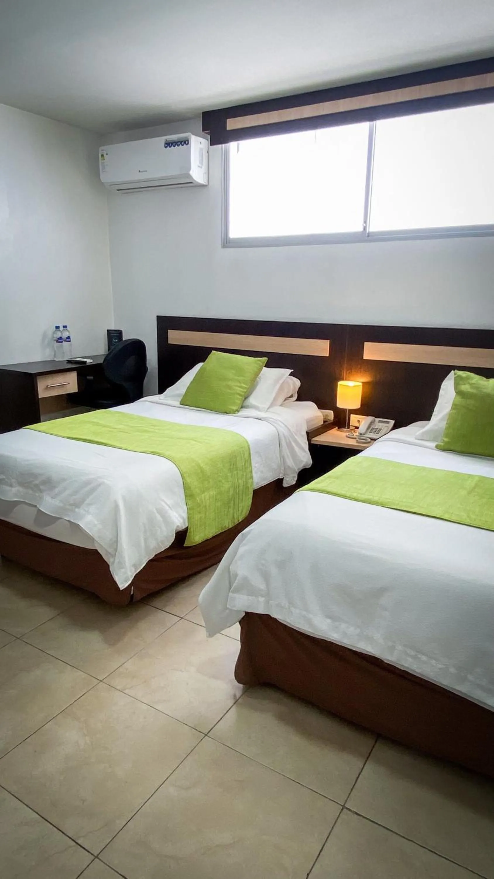 Bed in Hotel MC Suites - Confort cerca del Aeropuerto