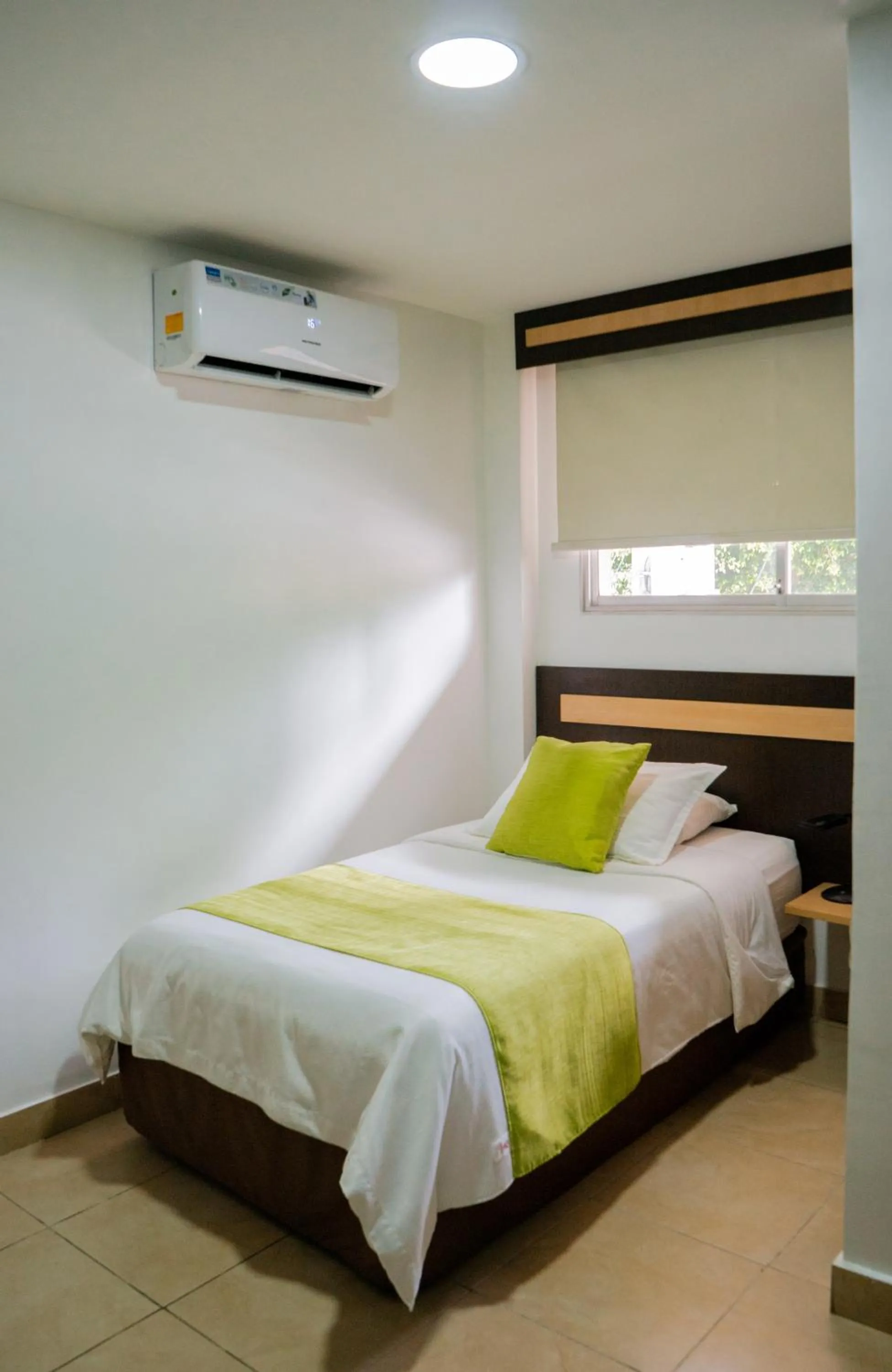 Bed in Hotel MC Suites - Confort cerca del Aeropuerto