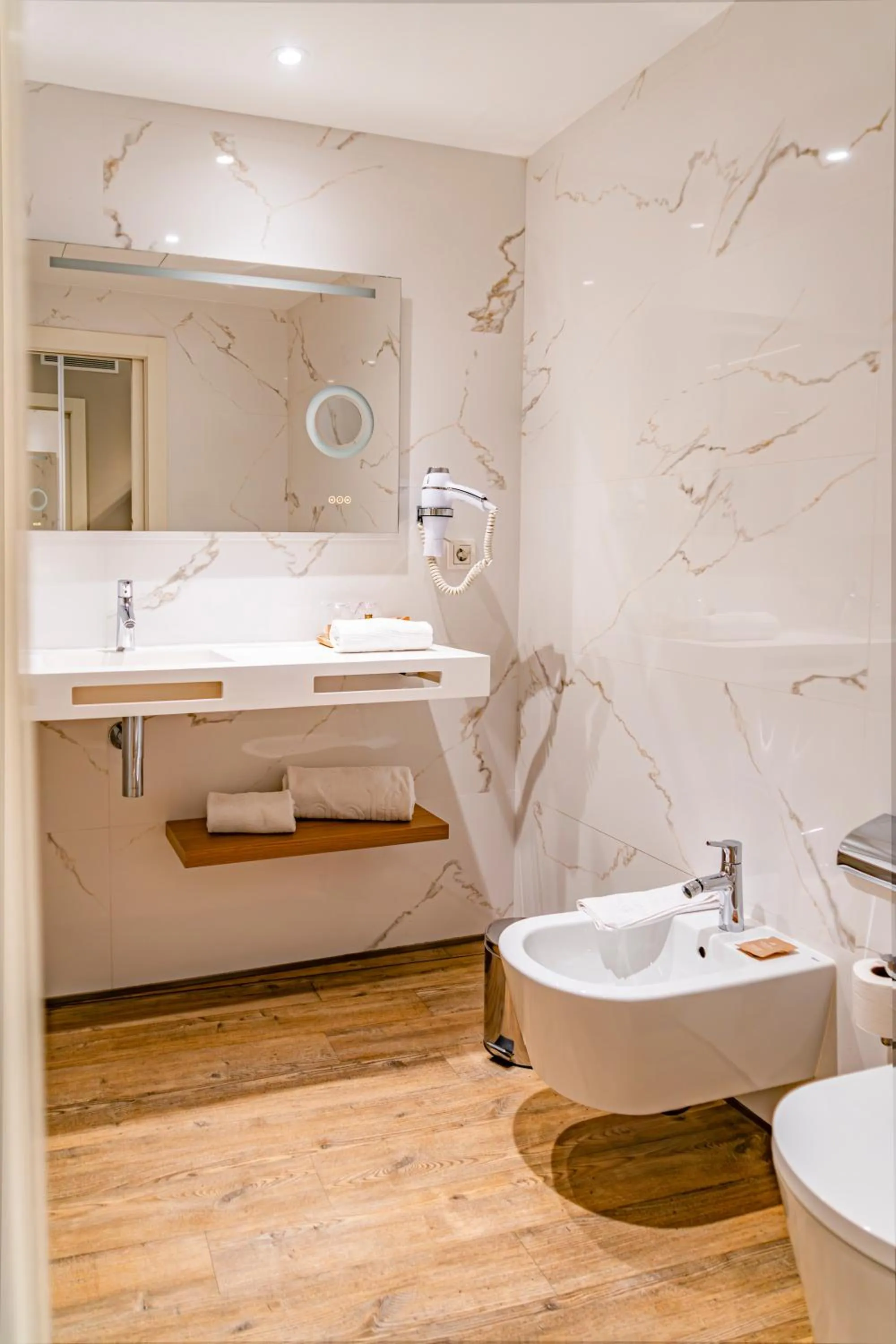 Toilet in Hotel Boutique ADOLFO