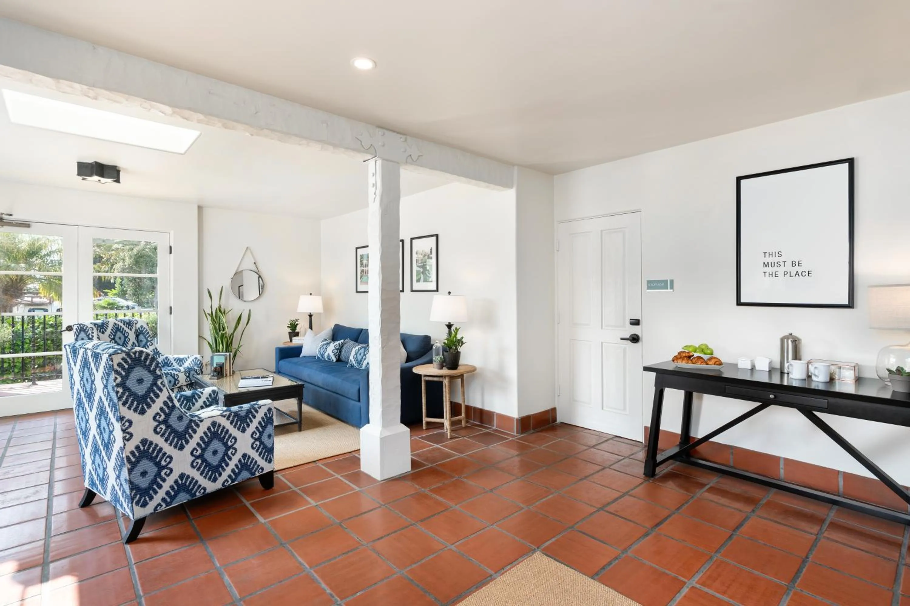 Lobby or reception in Mason Beach Inn