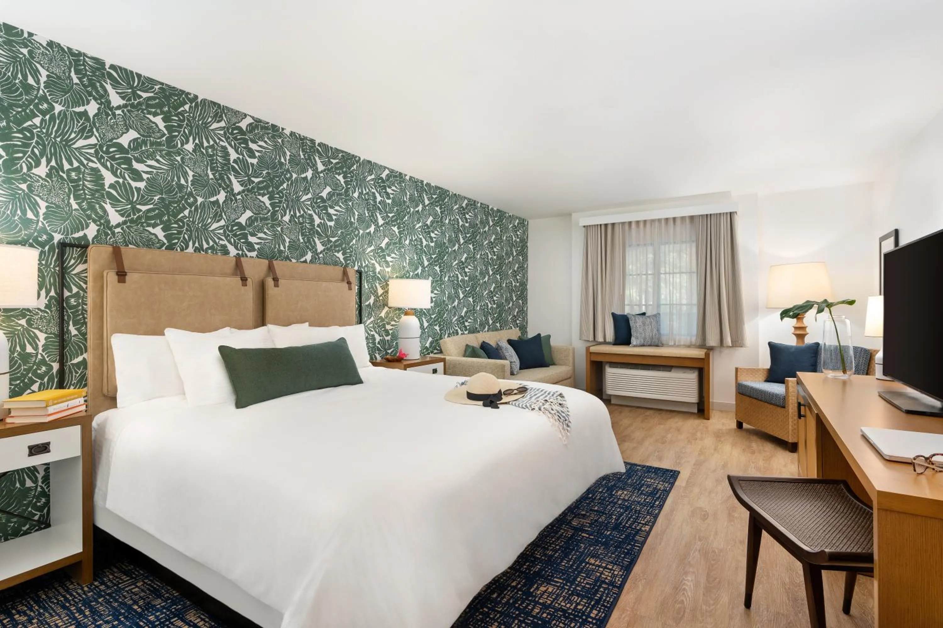 Photo of the whole room, Bed in Mason Beach Inn