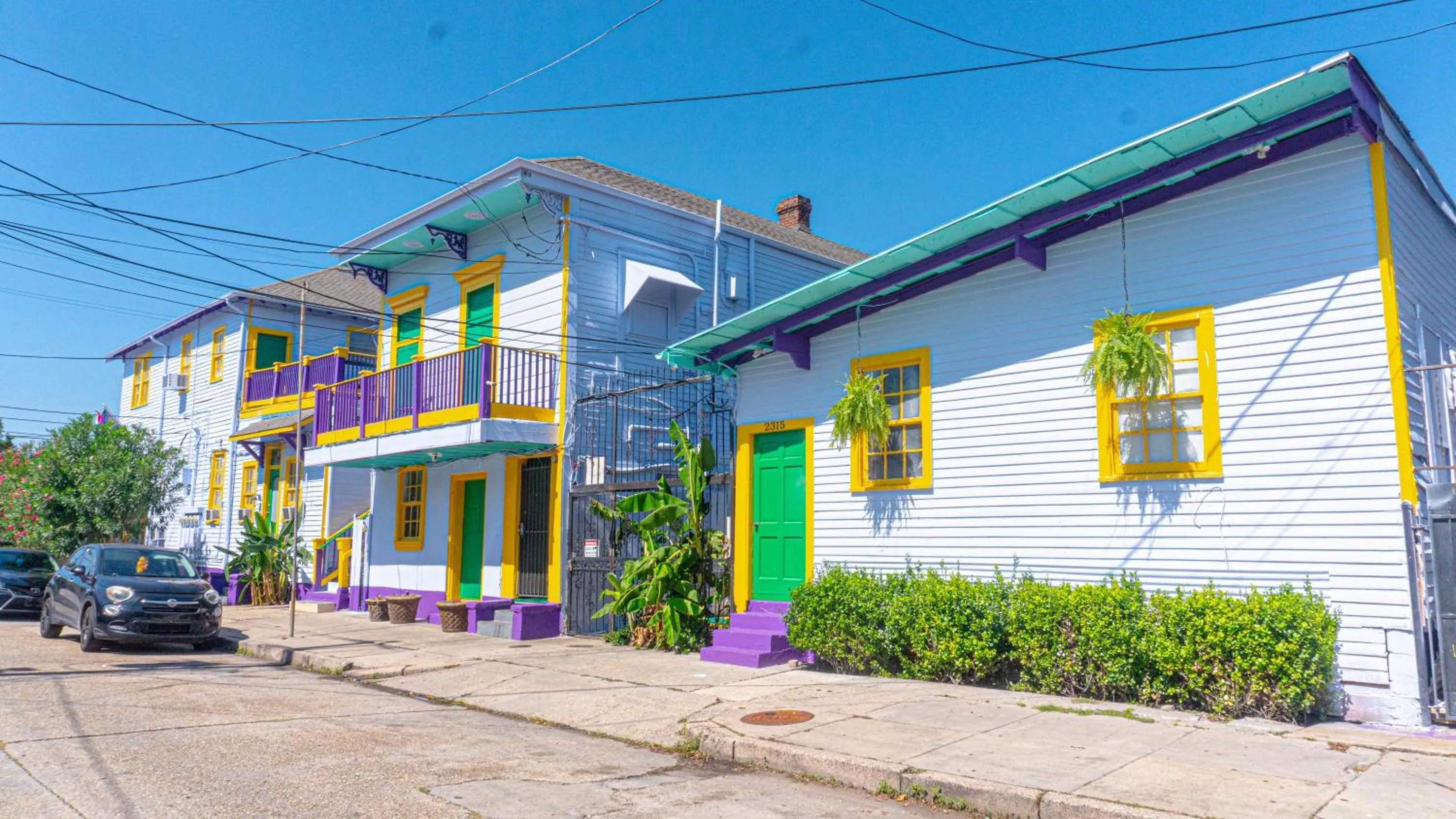 Property building in Historic Mardi Gras Inn