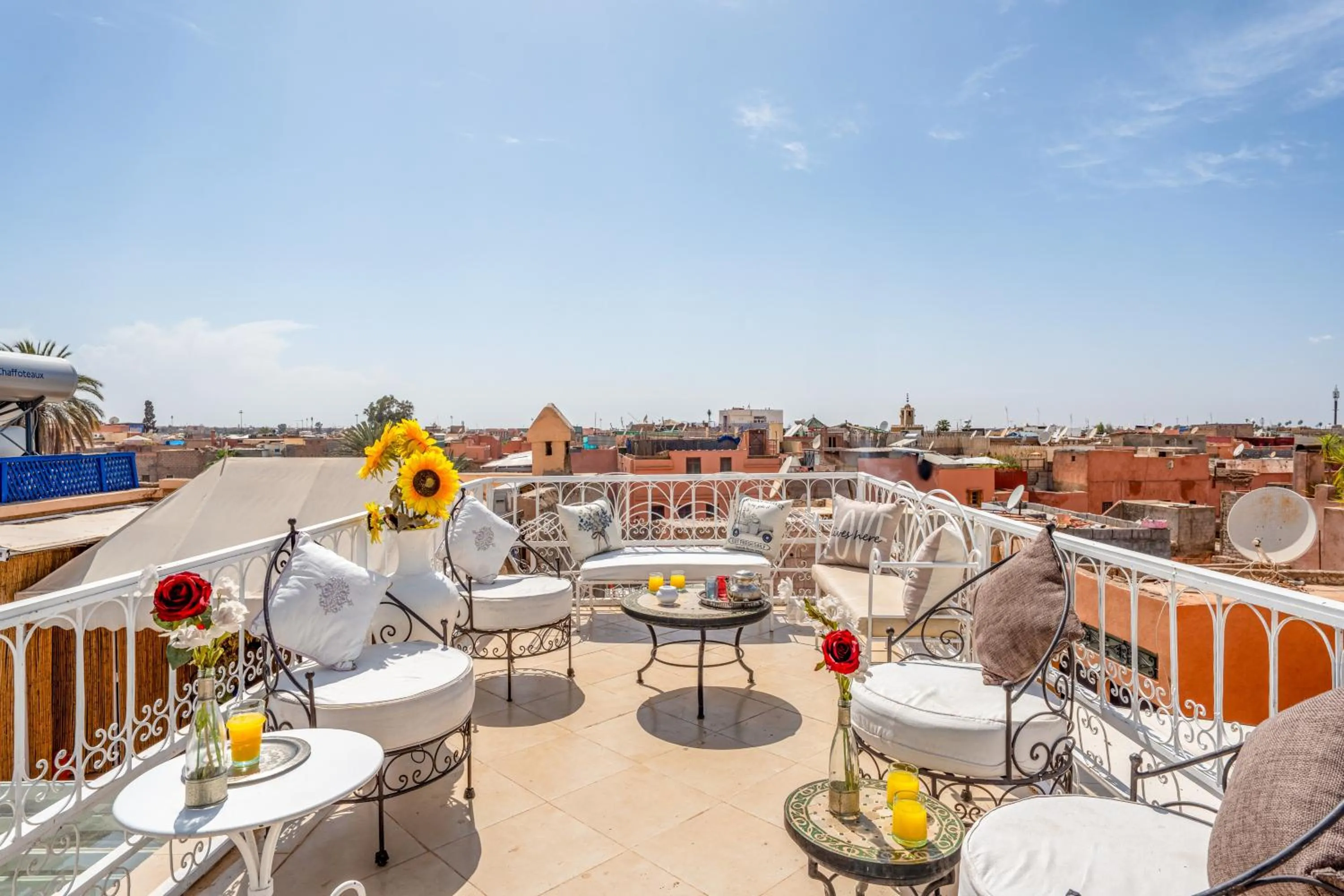Patio in RIAD AWINATI Location Privatisée ,piscine chauffée , beau Rooftop