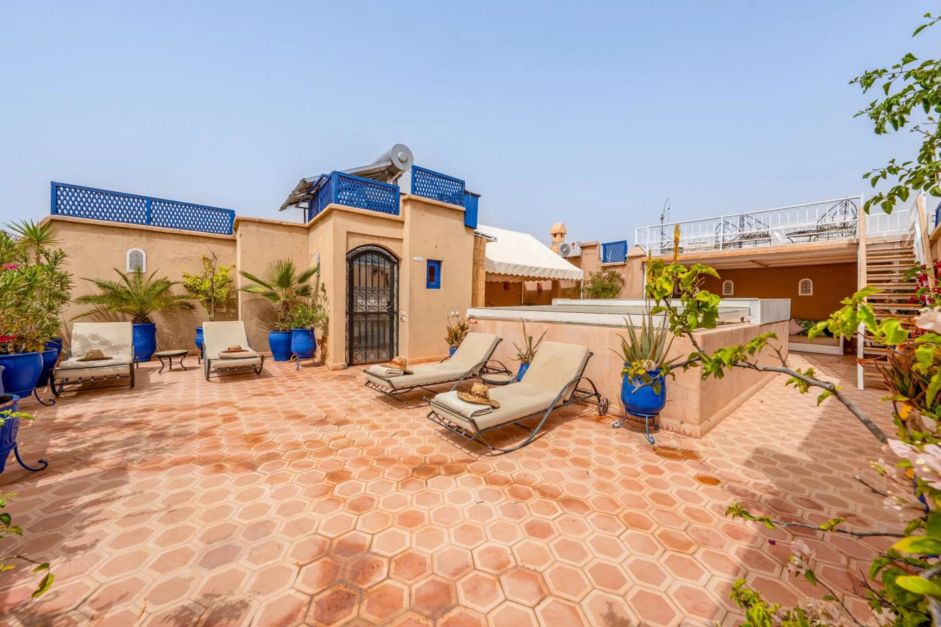 sunbed in RIAD AWINATI Location Privatisée ,piscine chauffée , beau Rooftop