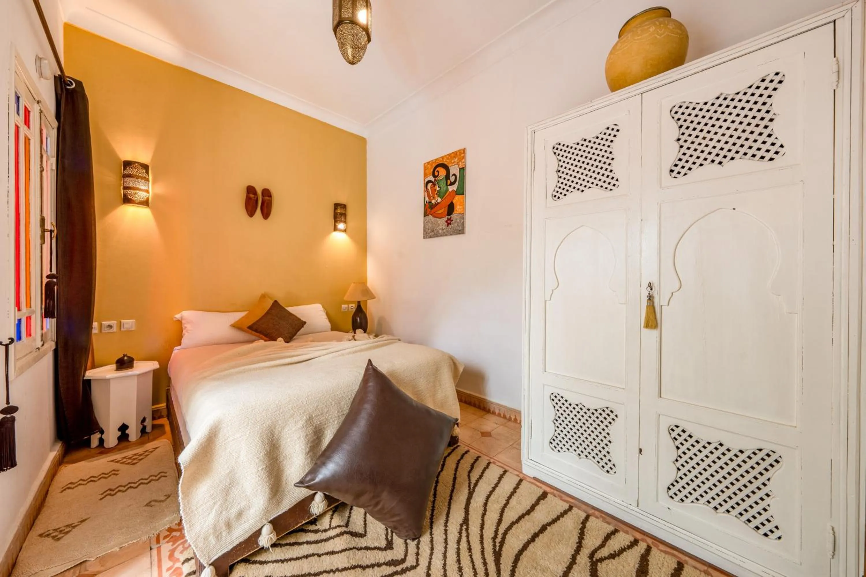 Bed in RIAD AWINATI Location Privatisée ,piscine chauffée , beau Rooftop