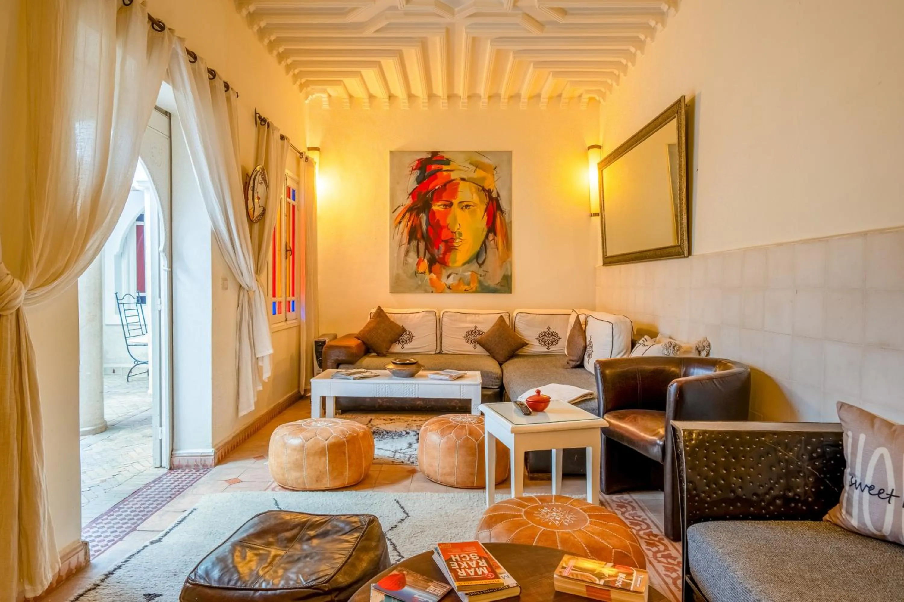 Living room in RIAD AWINATI Location Privatisée ,piscine chauffée , beau Rooftop