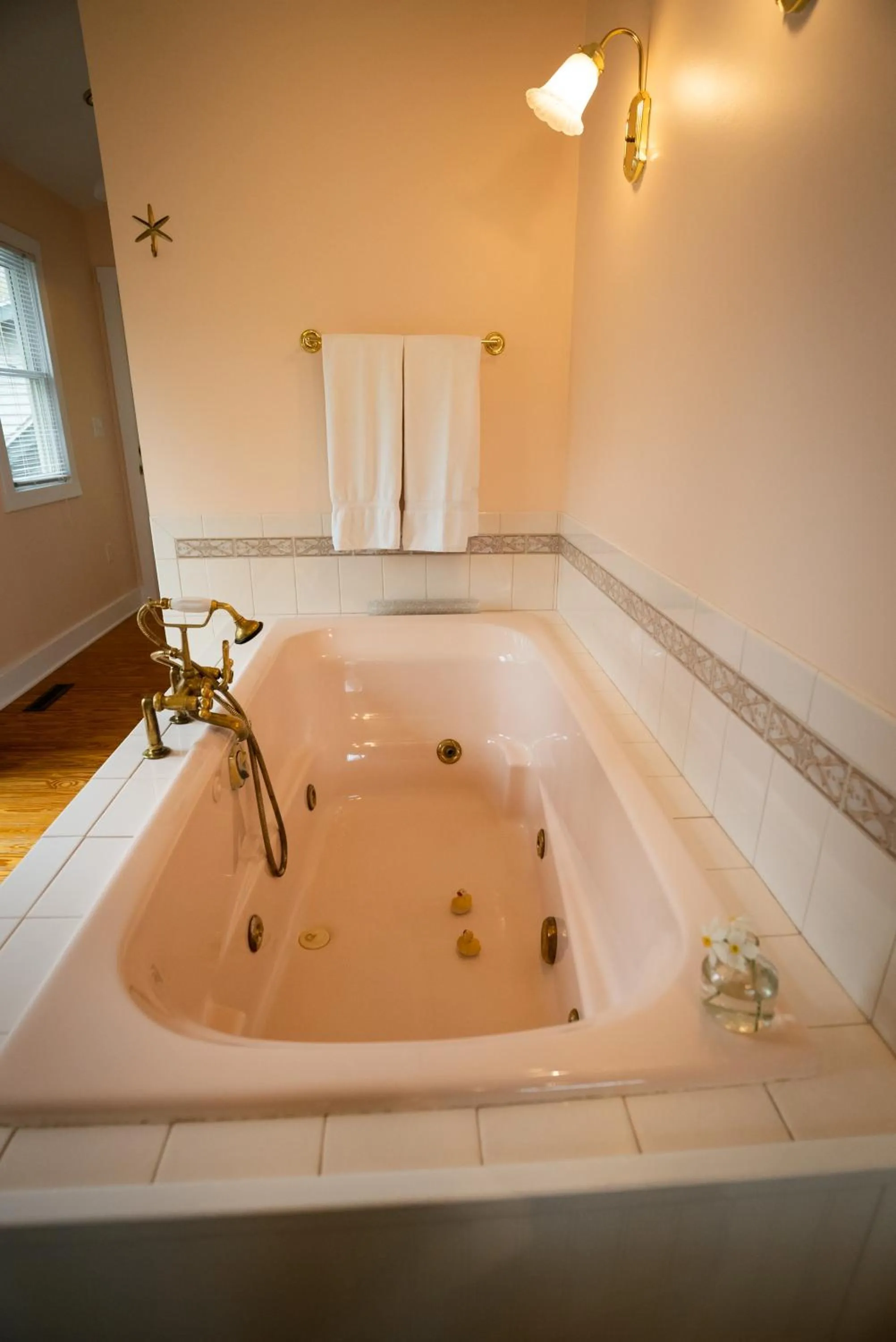 Bath in Garden Grove Inn Bed and Breakfast