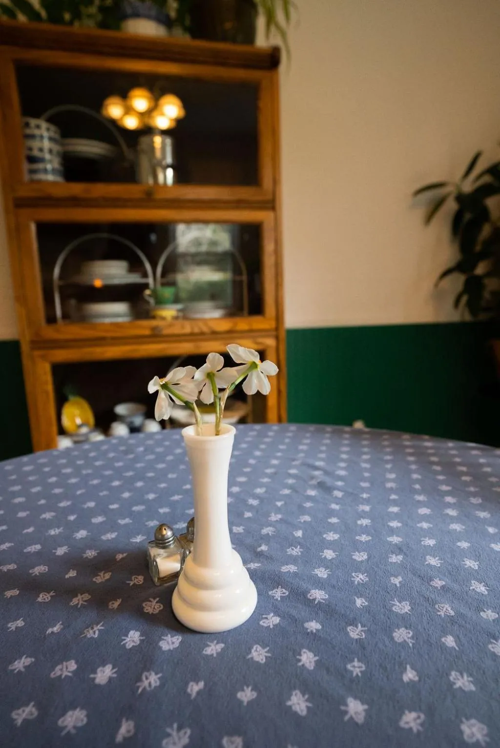Dining area, Bed in Garden Grove Inn Bed and Breakfast