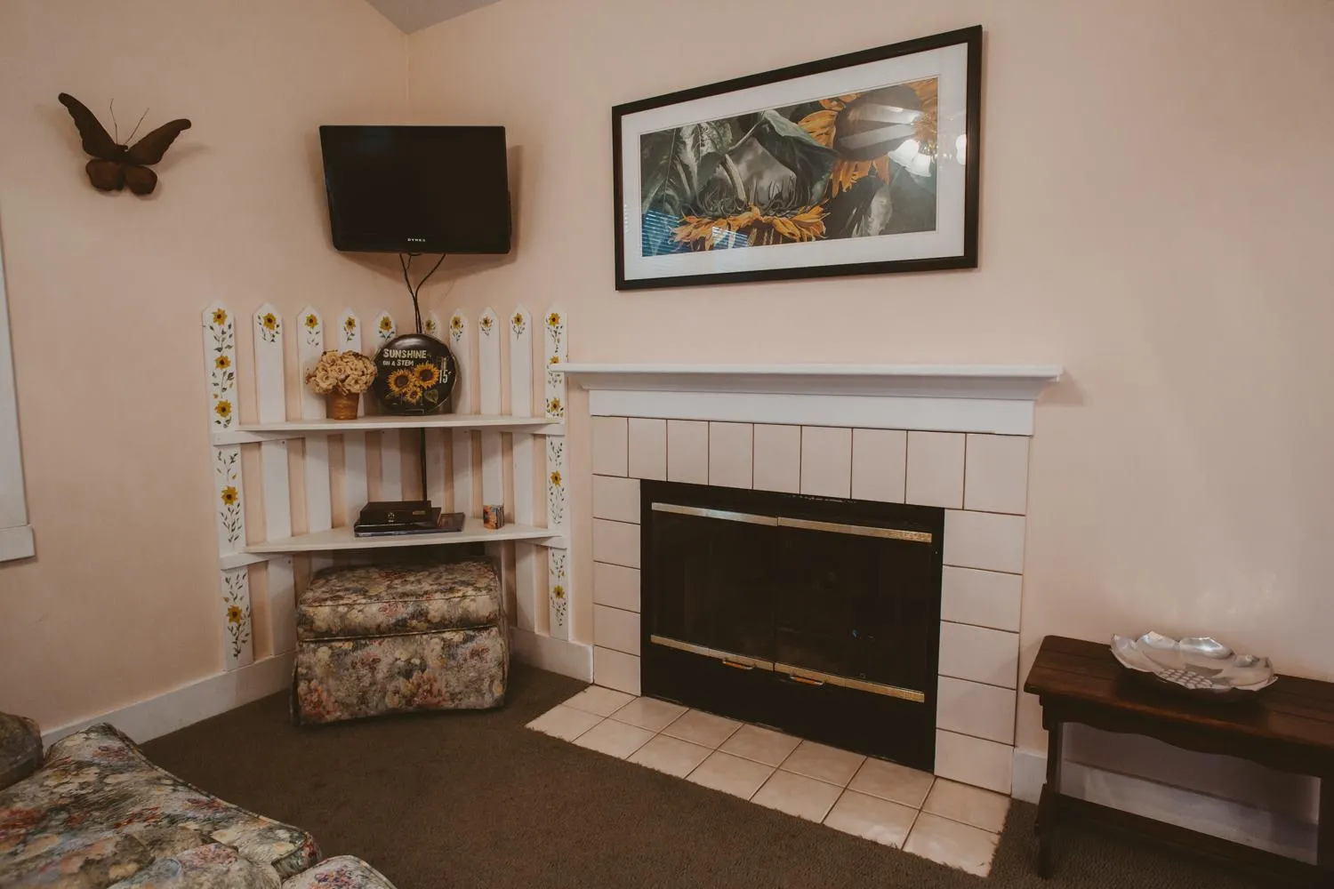 TV and multimedia in Garden Grove Inn Bed and Breakfast