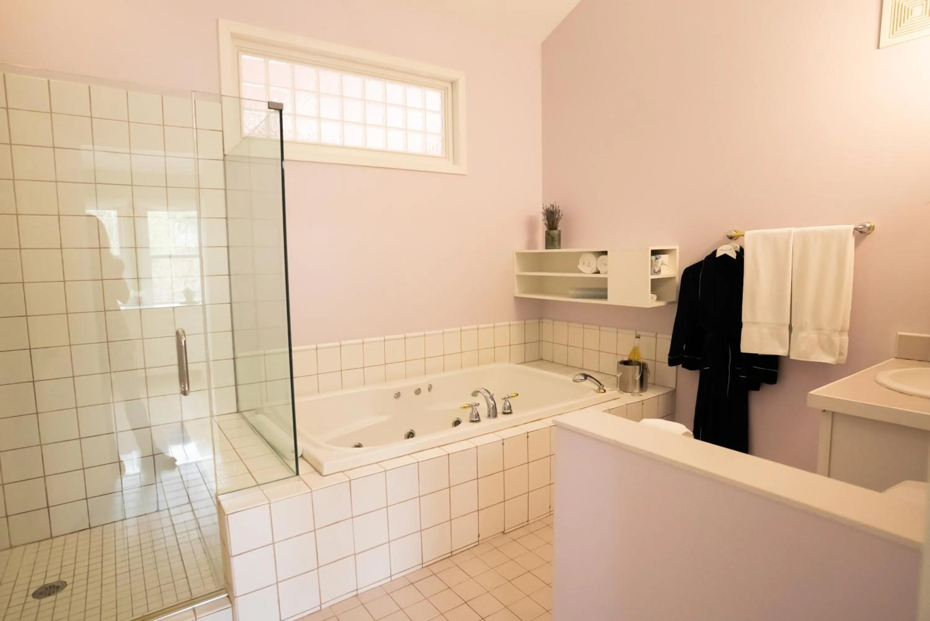 Bathroom in Garden Grove Inn Bed and Breakfast