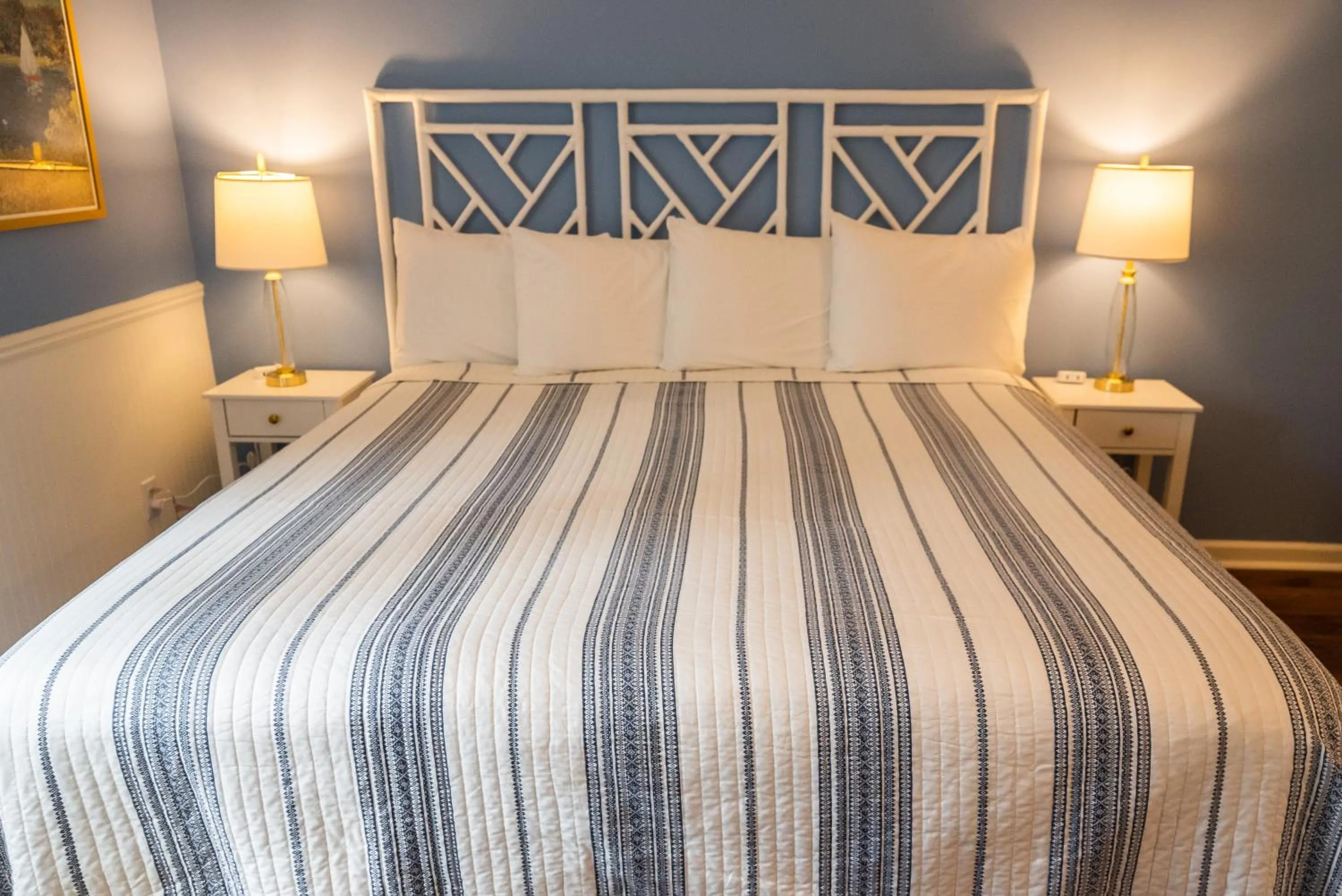 Bed in Garden Grove Inn Bed and Breakfast