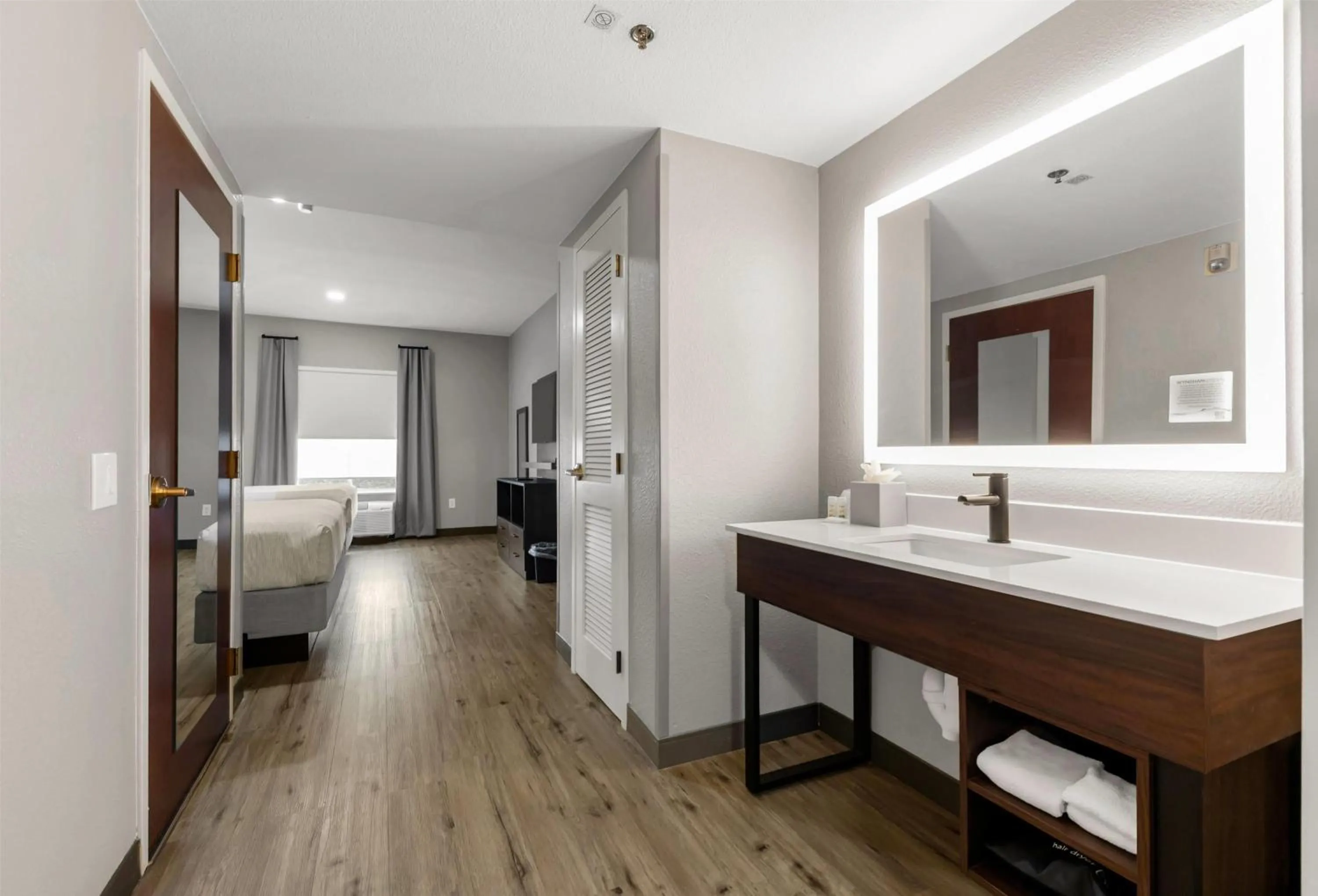 Photo of the whole room, Bed in Hawthorn Extended Stay by Wyndham College Station