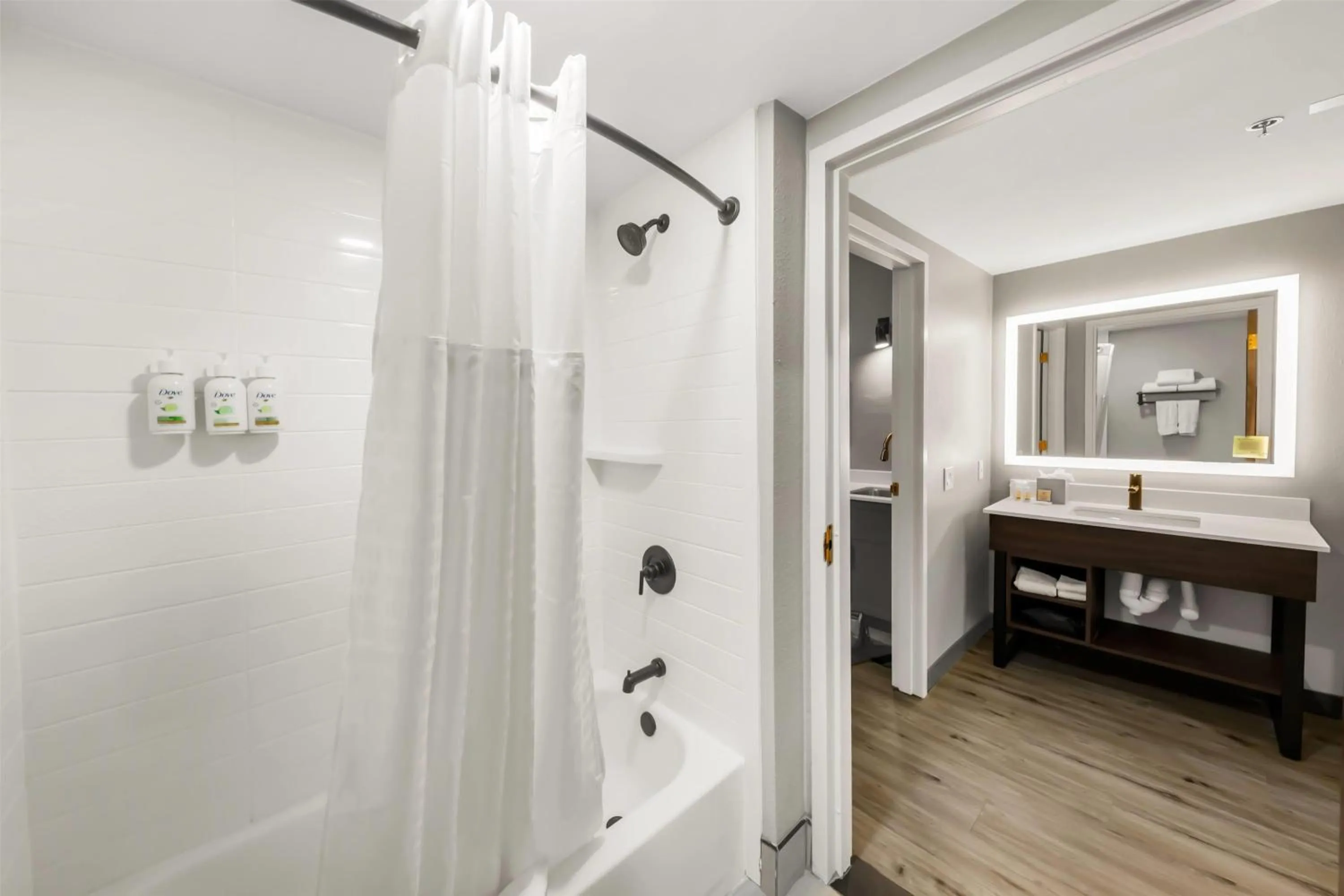 Photo of the whole room, Bed in Hawthorn Extended Stay by Wyndham College Station