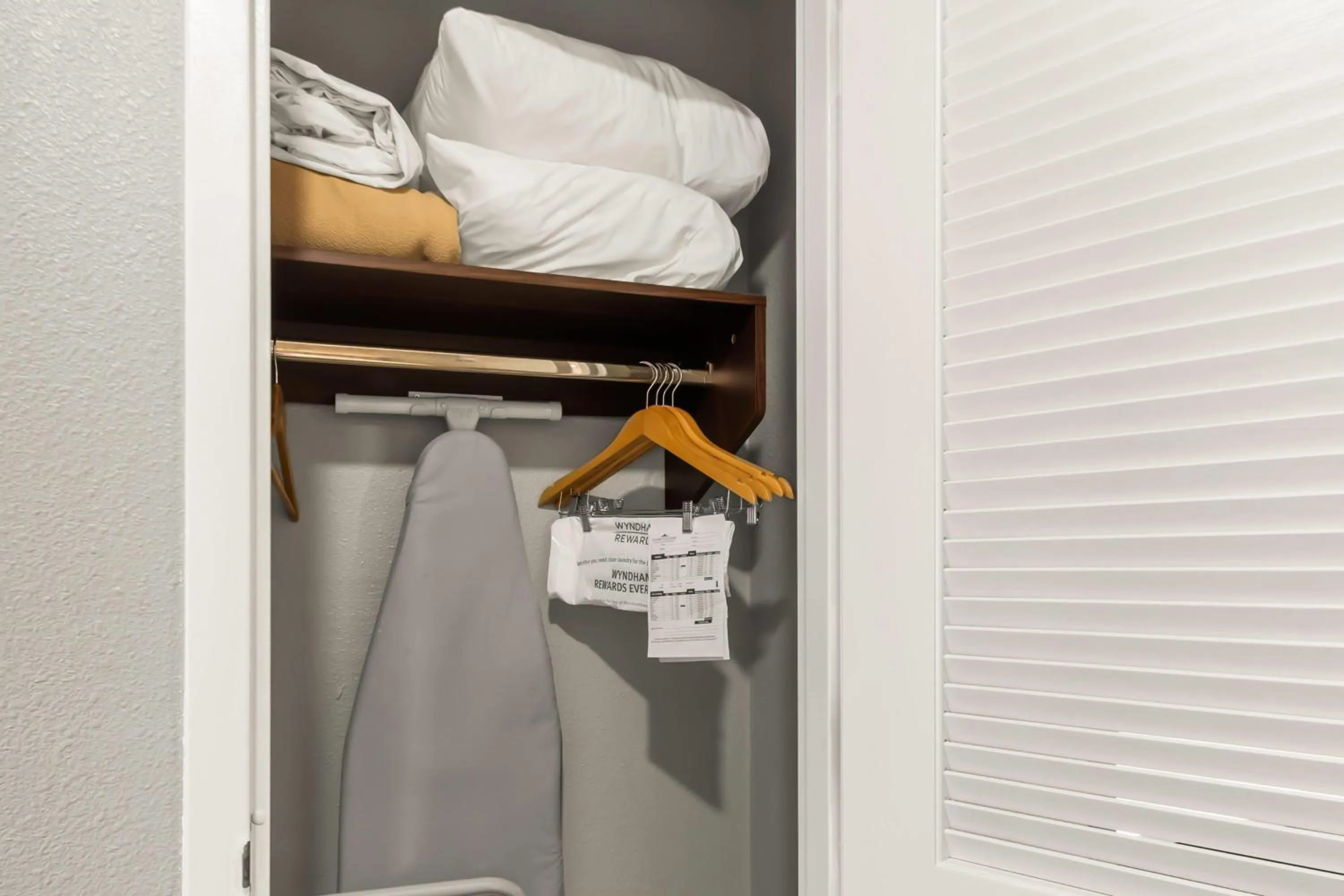 Photo of the whole room in Hawthorn Extended Stay by Wyndham College Station