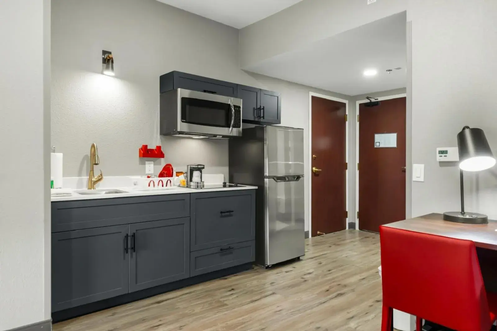 One-Bedroom Suite with One Queen Bed and Full Kitchen - Mobility Accessible/Non-Smoking in Hawthorn Extended Stay by Wyndham College Station One-Bedroom Suite with One Queen Bed and Full Kitchen - Mobility Accessible/Non-Smoking in Hawthorn Extended Stay by Wyndham College Station