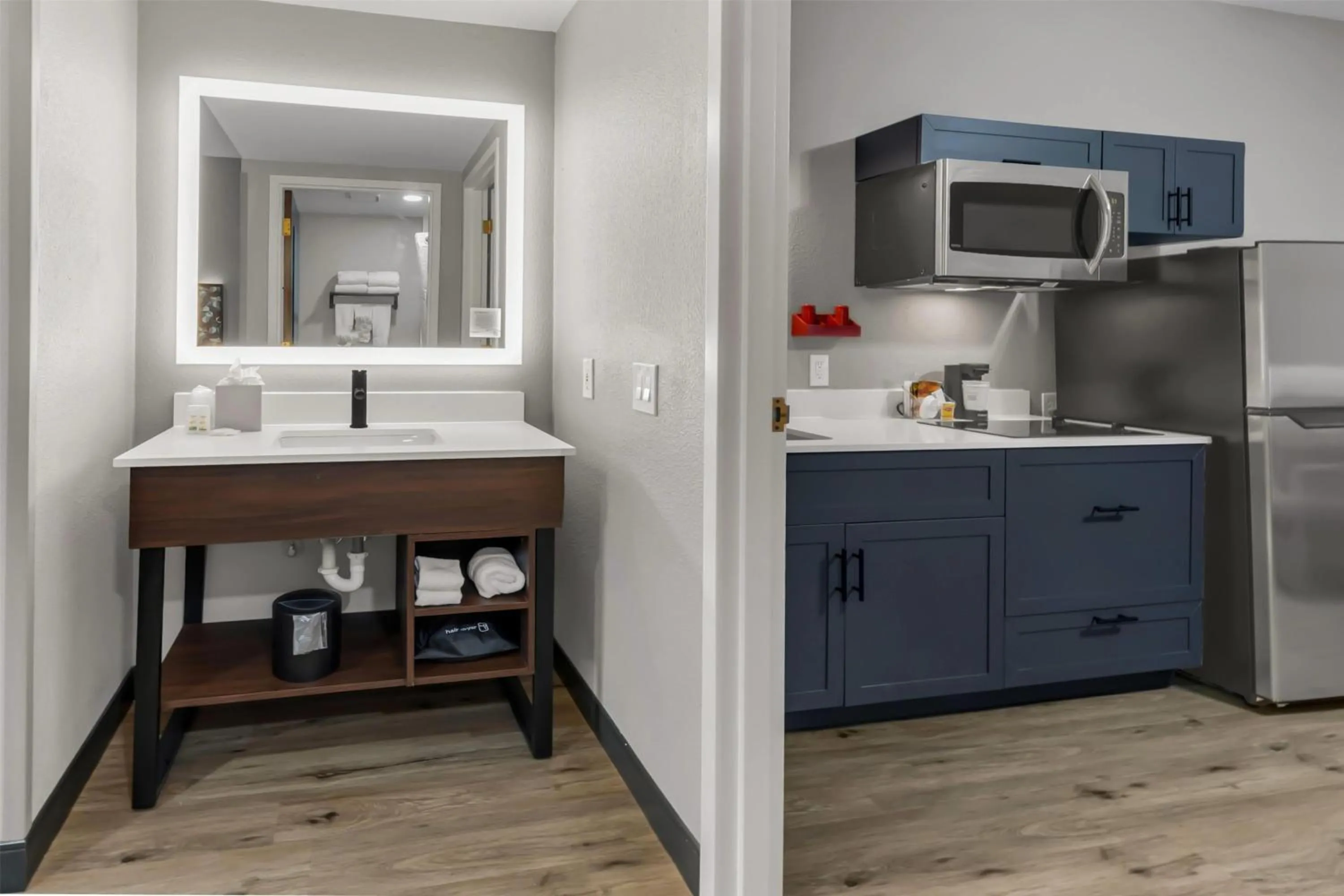 Photo of the whole room in Hawthorn Extended Stay by Wyndham College Station