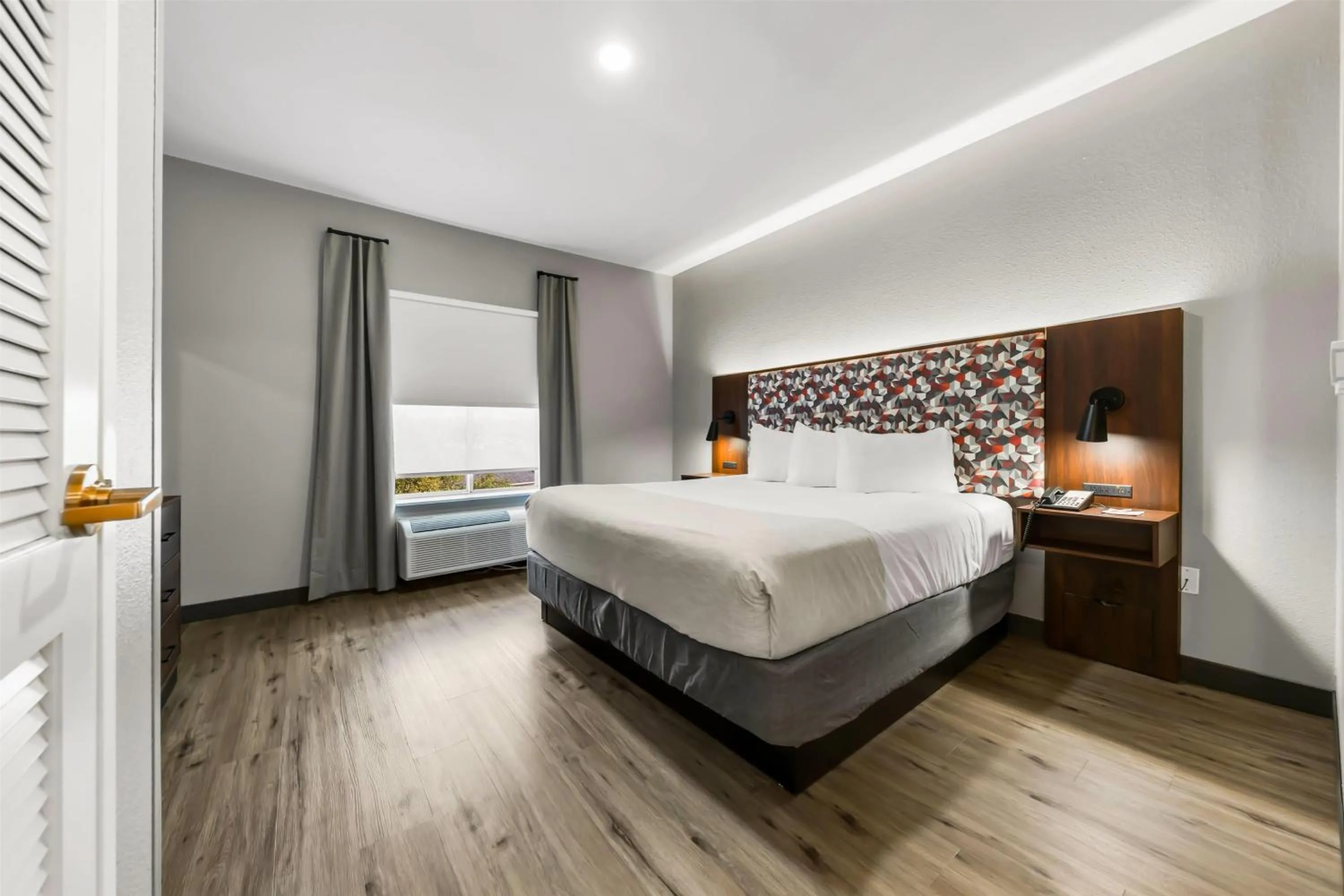 Photo of the whole room, Bed in Hawthorn Extended Stay by Wyndham College Station