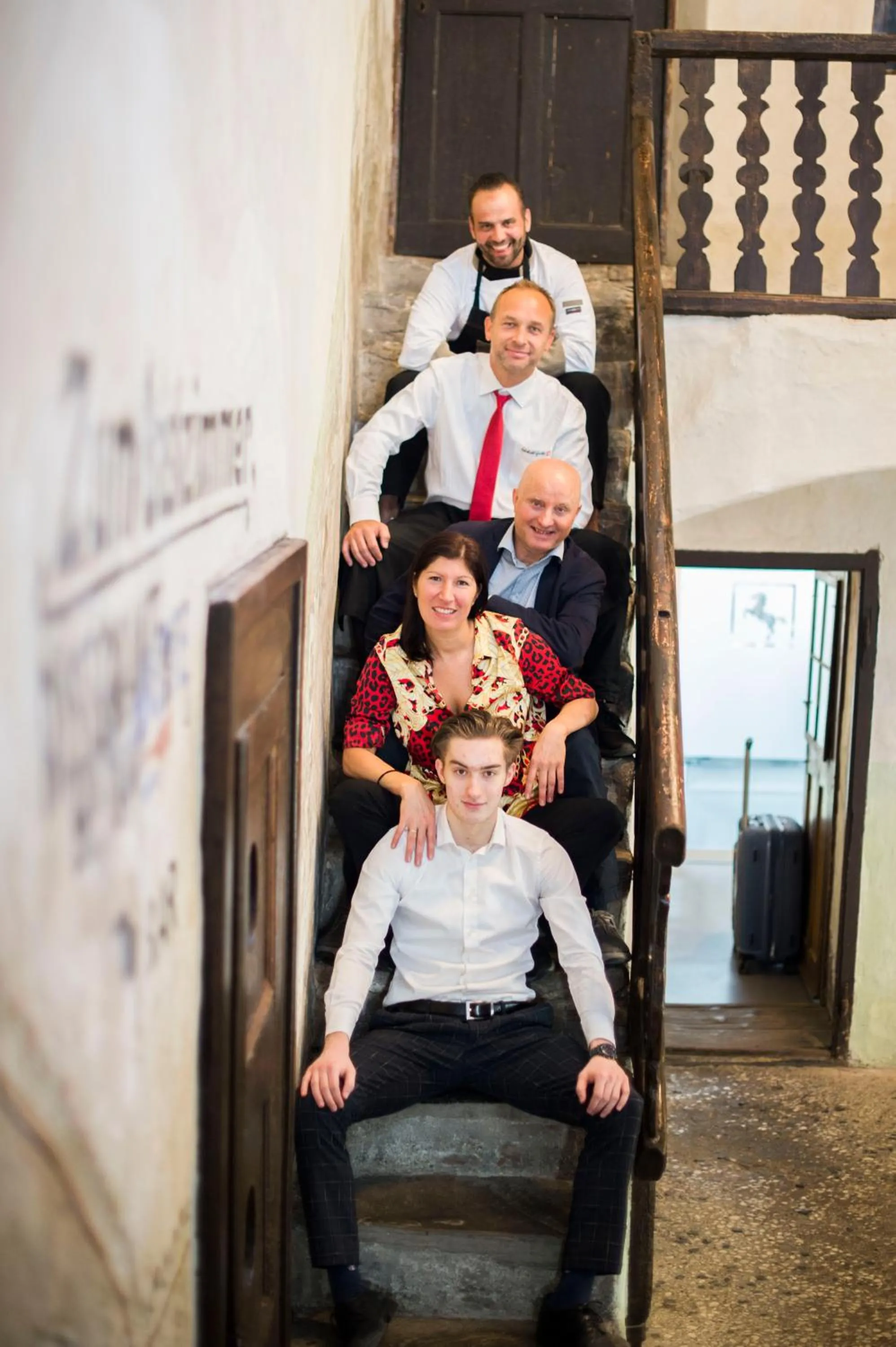 People in rössl bianco b&b&b